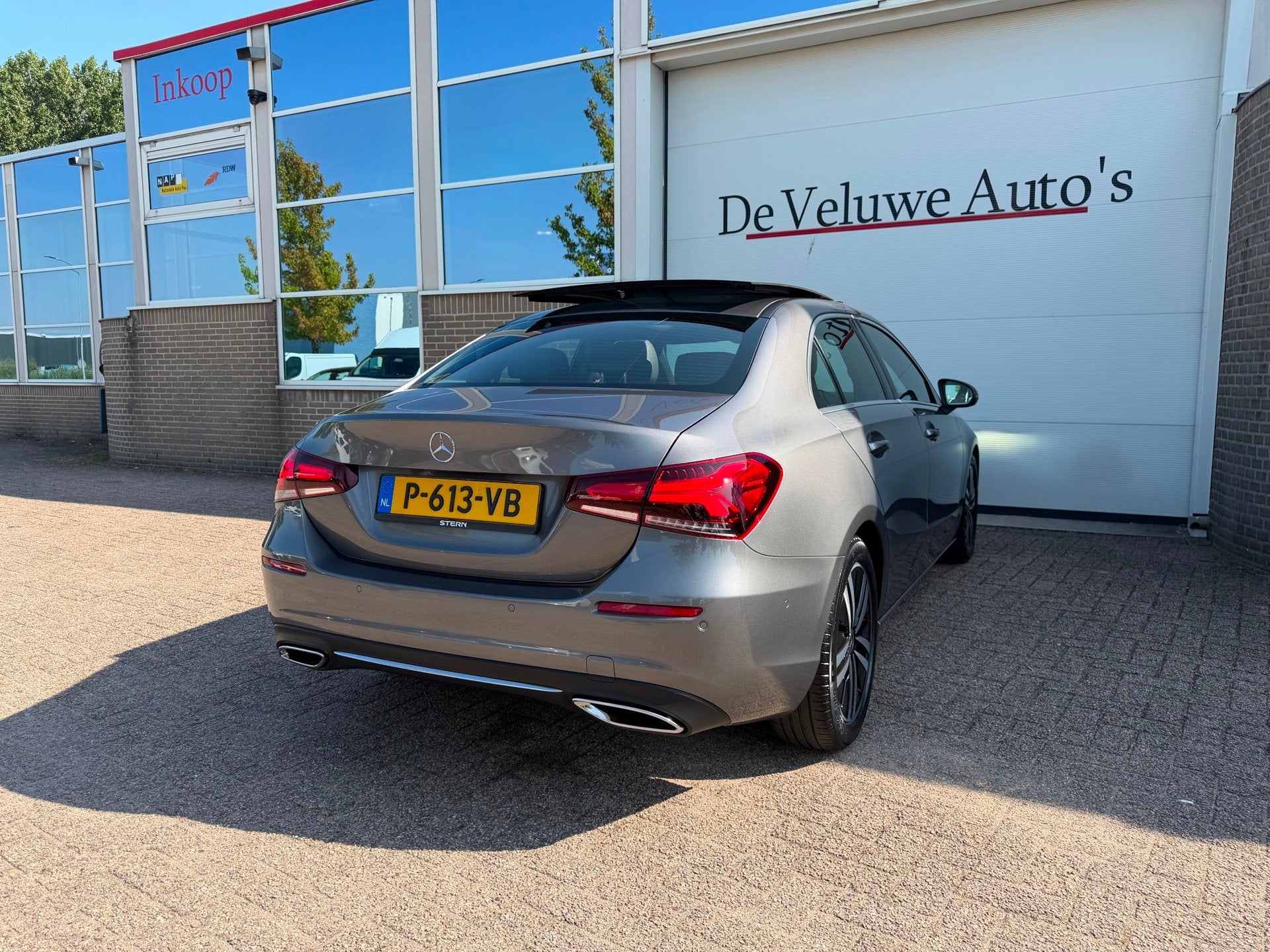 Mercedes-Benz A-klasse 180 Business Solution Luxury|Cam|Pano, Auto's, Automatische klimaatregeling, 136 pk, 4 cilinders, Bedrijf