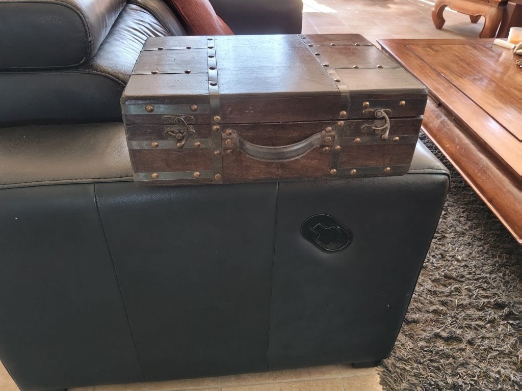 Antieke houten opbergkist / decoratieve koffer, Ophalen
