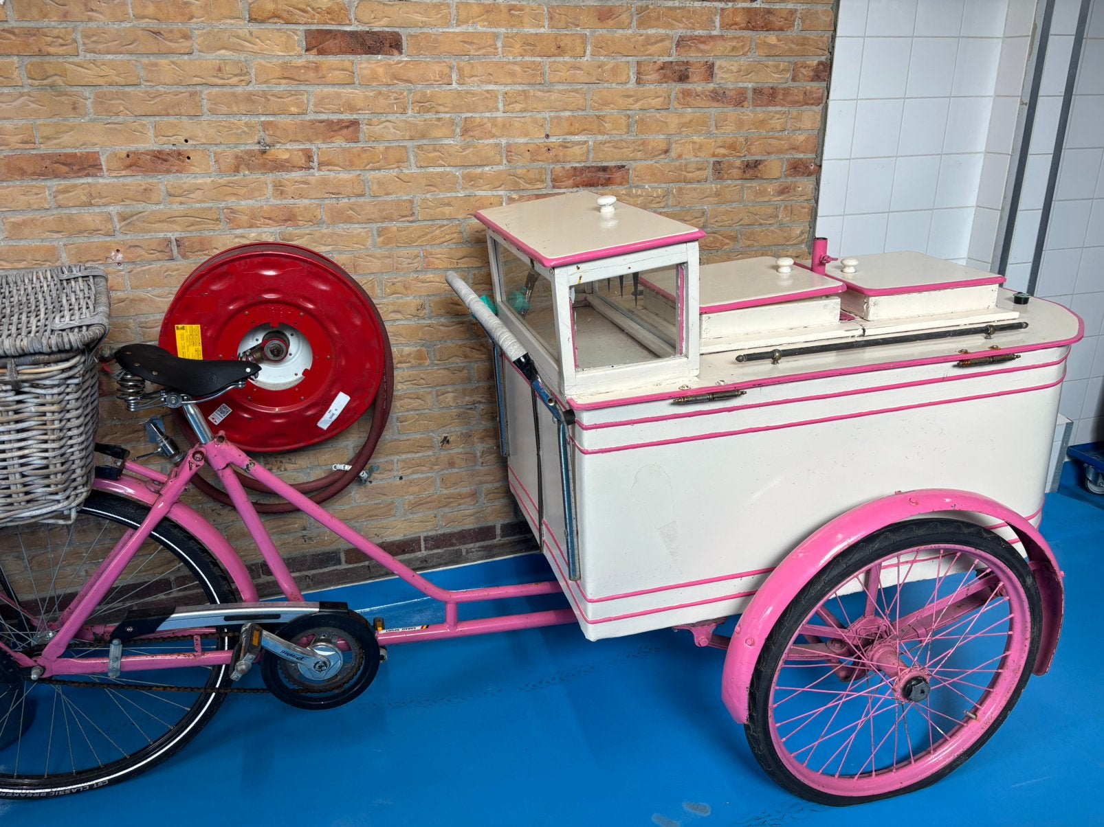 IJsbakfiets, Fietsen en Brommers, Fietsen | Bakfietsen, Overige merken, Terugtraprem, Gebruikt, Ophalen of Verzenden