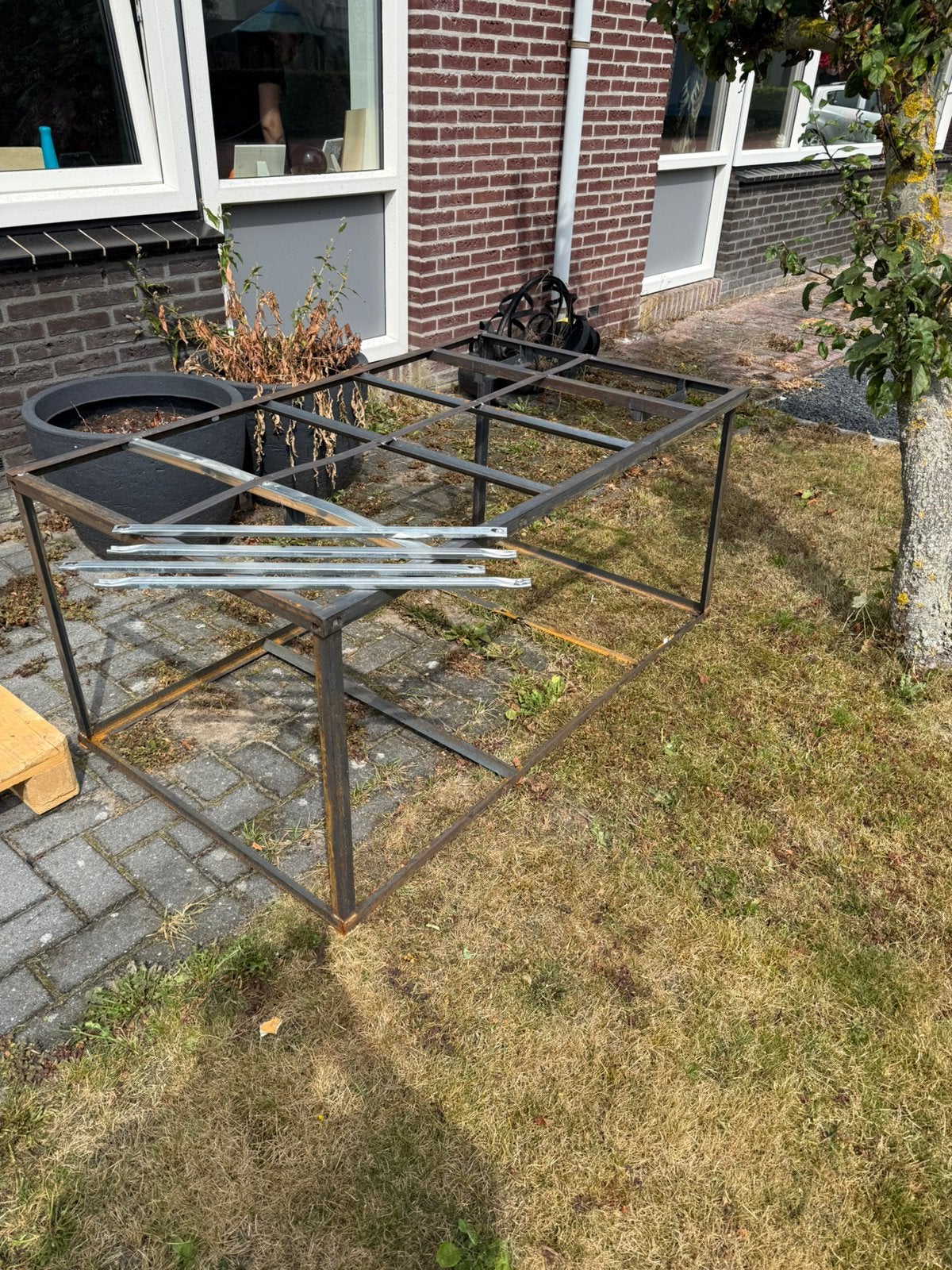 Gratis metalen frame/ kist. Oud ijzer/ hoek ijzer, Ophalen, Zo goed als nieuw
