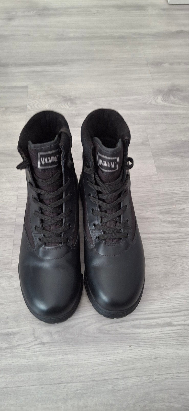 2 paar werkschoenen Magnum originele, En bata industrial
