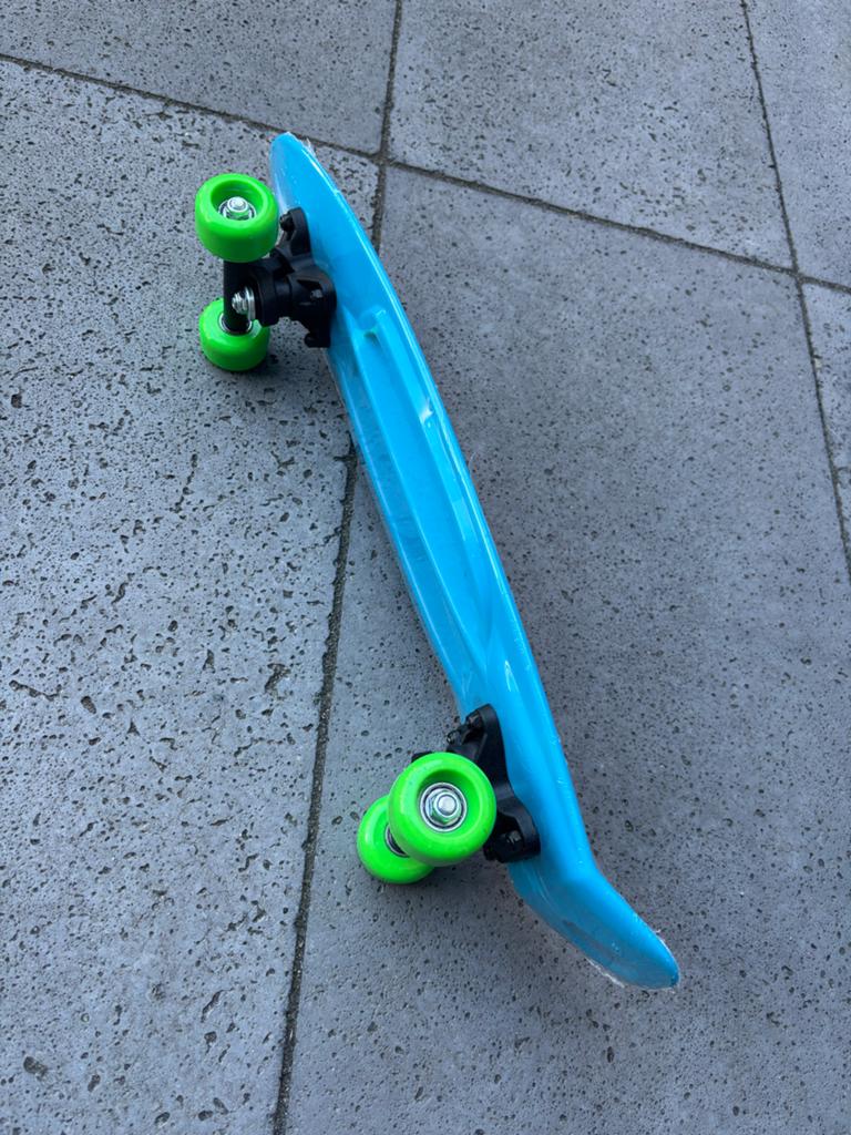 Nieuw XQ Max Skateboard 57cm - Blauw met Groene Wielen, Ophalen, Nieuw, Skateboard