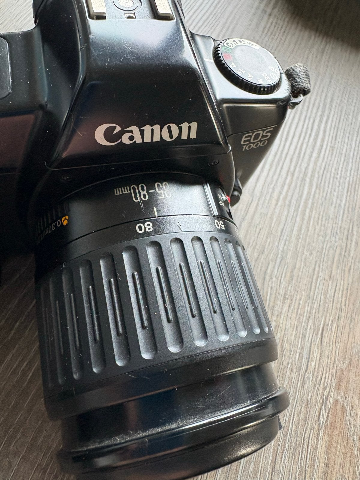 Canon EOS 1000 Spiegelreflexcamera met 2 lenzen en flitsers, Ophalen of Verzenden, Gebruikt, Spiegelreflex, Canon