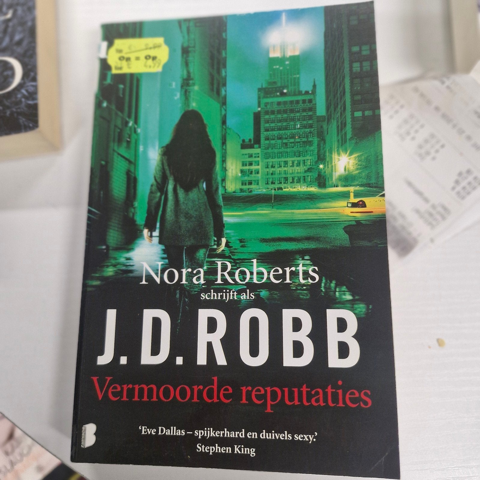 J.D. Robb (Nora Roberts) - Vermoorde reputaties, Boeken, Ophalen of Verzenden, Gelezen, Nora Roberts schrijft als J.D. Robb