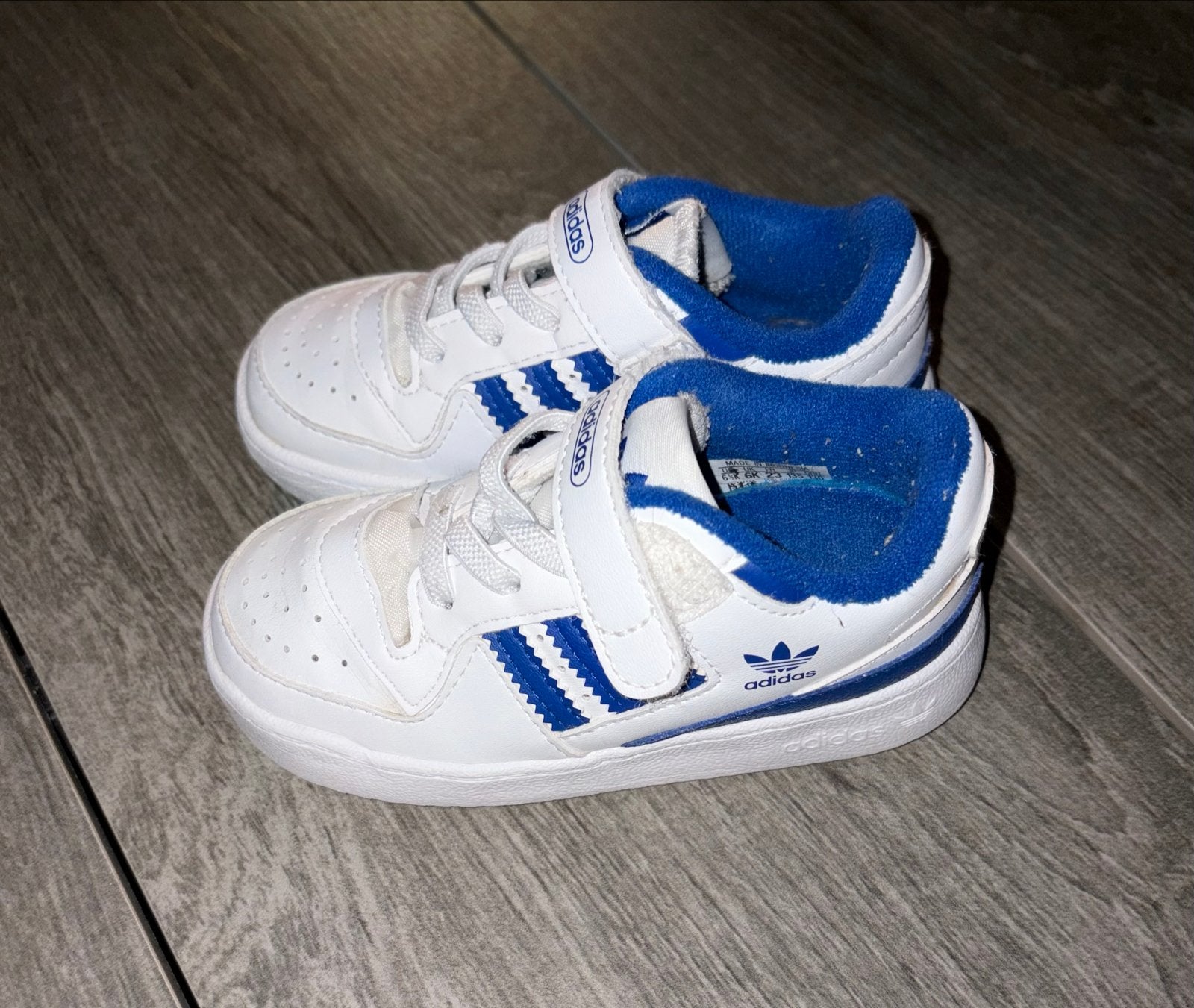 Adidas schoentjes maat 22 - weinig gedragen, Ophalen of Verzenden, Zo goed als nieuw, Jongen of Meisje, Schoenen