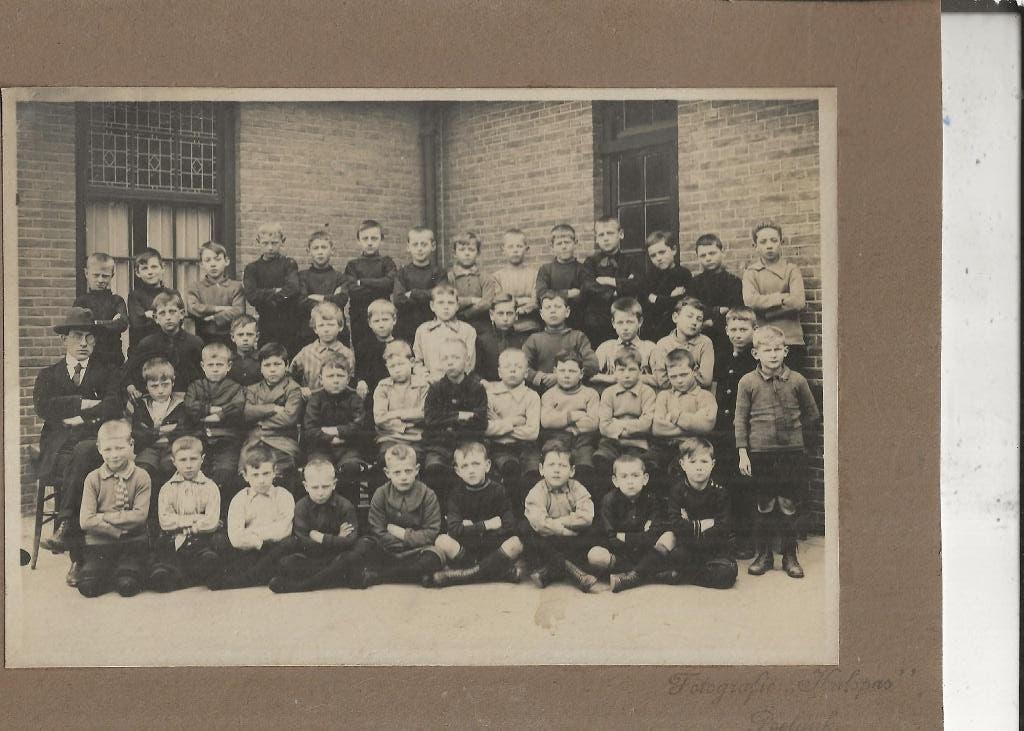 Poeldijk Klassefoto Jongensschool en leerkracht Kabinetsfoto, Ophalen of Verzenden, Voor 1920, Ongelopen, Zuid-Holland
