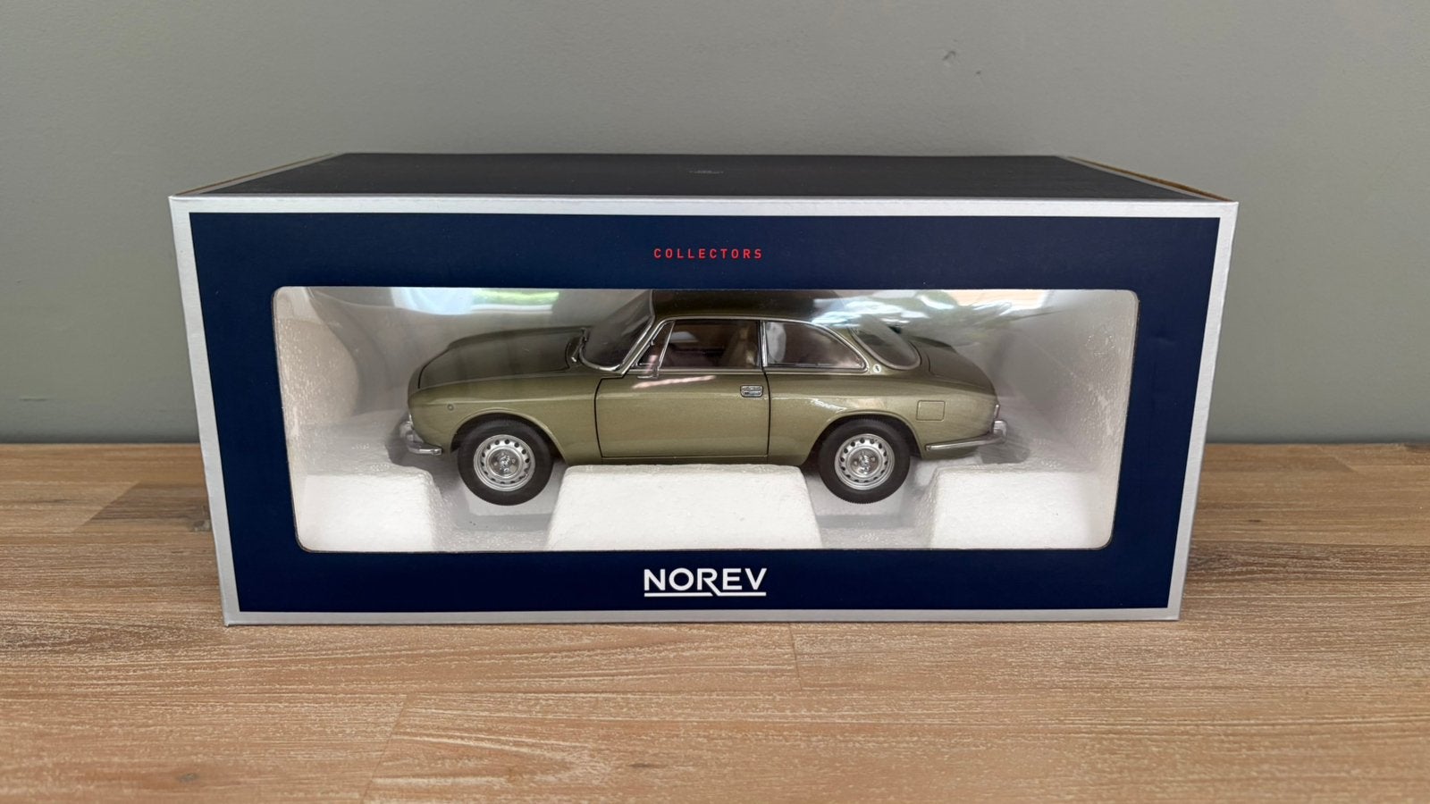 Alfa Romeo 2000 GTV Norev 1/18 nw in doos Limited Edition, Ophalen of Verzenden, Nieuw, Norev