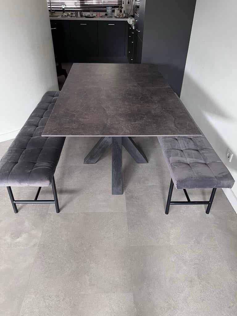 Moderne bankjes prijs per stuk getoond - Zo goed als nieuw, Huis en Inrichting, Tafels | Eettafels, Ophalen, Minder dan 50 cm