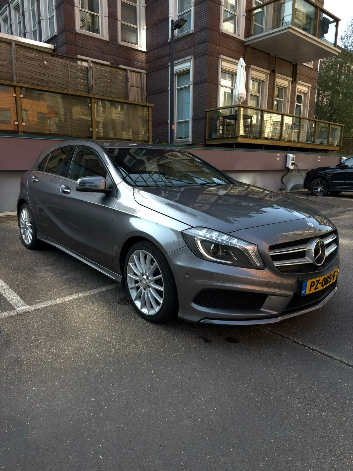 Mercedes-Benz A-Klasse A180 AMG 2014 Grijs (automaat), Auto's, Mercedes-Benz, 4 cilinders, 122 pk, 1595 cc, 1200 kg