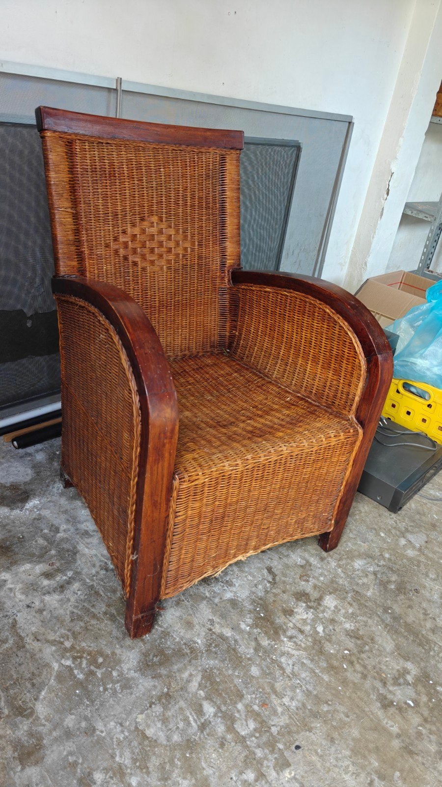 Rotan stoel met houten leuningen, Huis en Inrichting, Stoelen, Ophalen, Gebruikt, Bruin, Hout