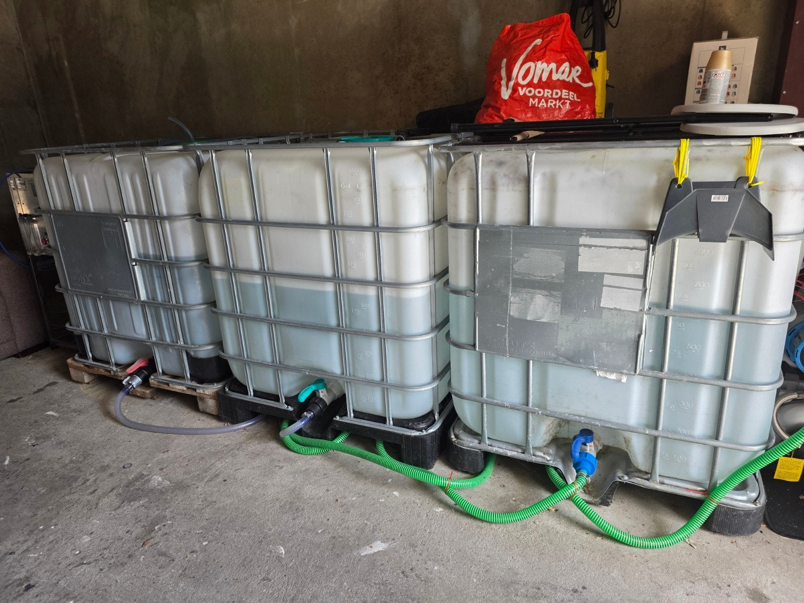IBC Watertanks (3 stuks) - 1000 liter per stuk, Kunststof, Gebruikt, Met kraantje, 150 liter of meer