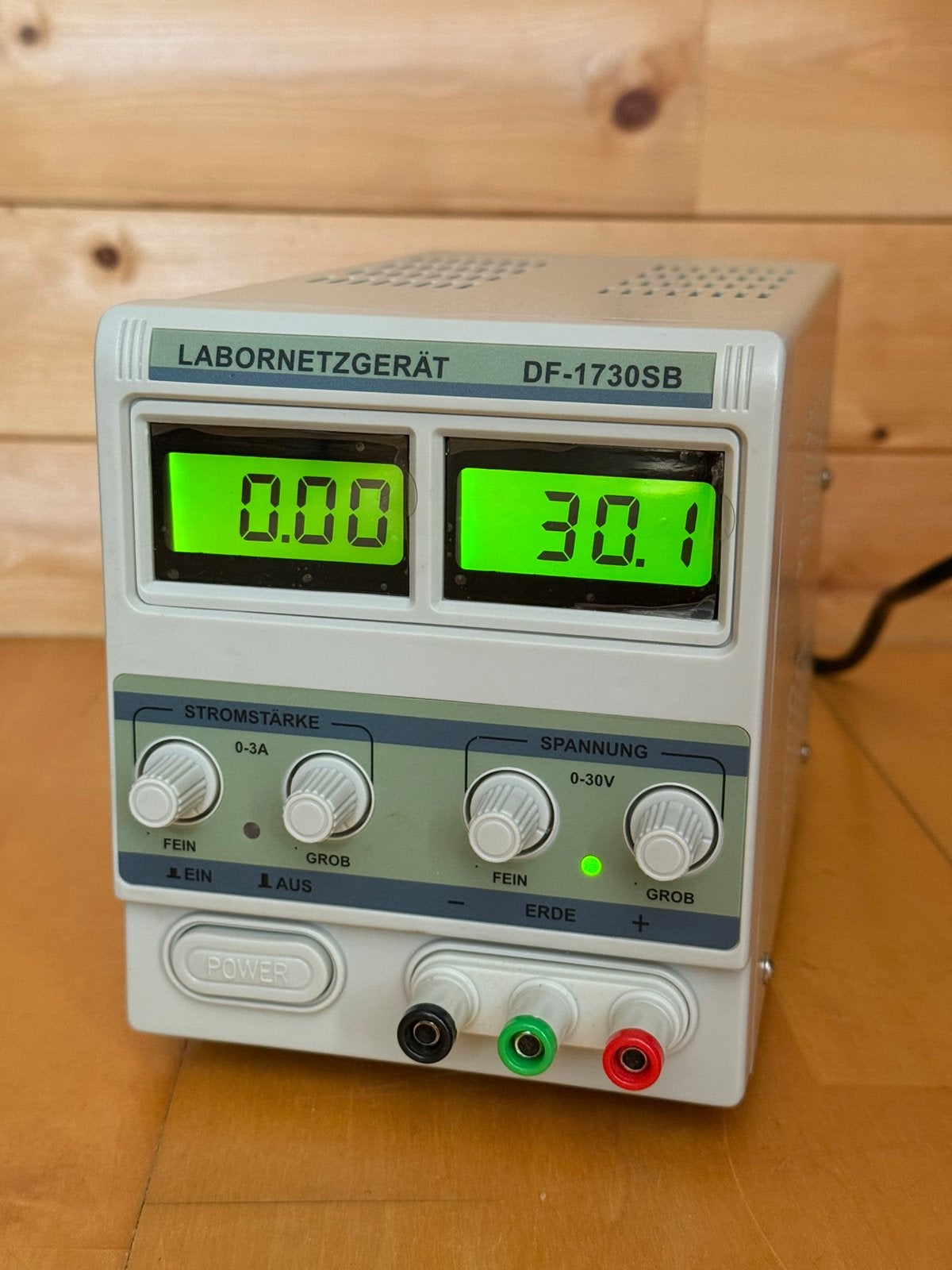 Labvoeding DF1730SB regelbaar 0-30V 0-3A, Doe-het-zelf en Verbouw, Ophalen, Zo goed als nieuw, Elektriciteit