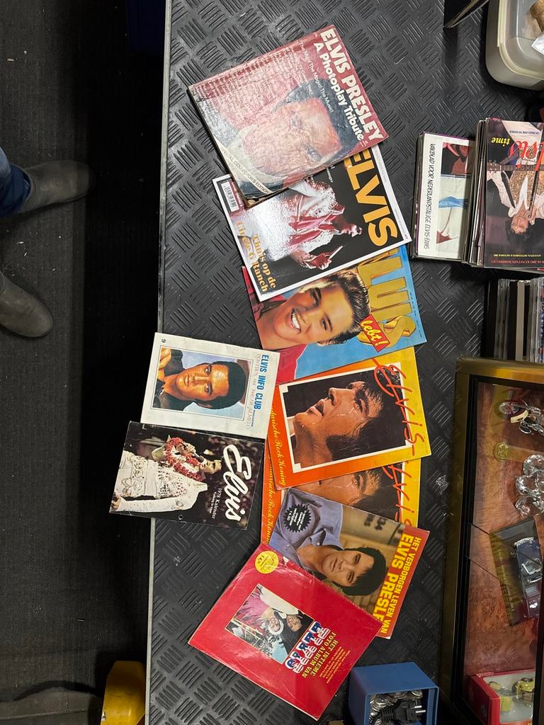 Elvis Presley: 9 Oude Tijdschriften en Boeken Collectie, Ophalen, Gelezen, Muziek, Film of Tv
