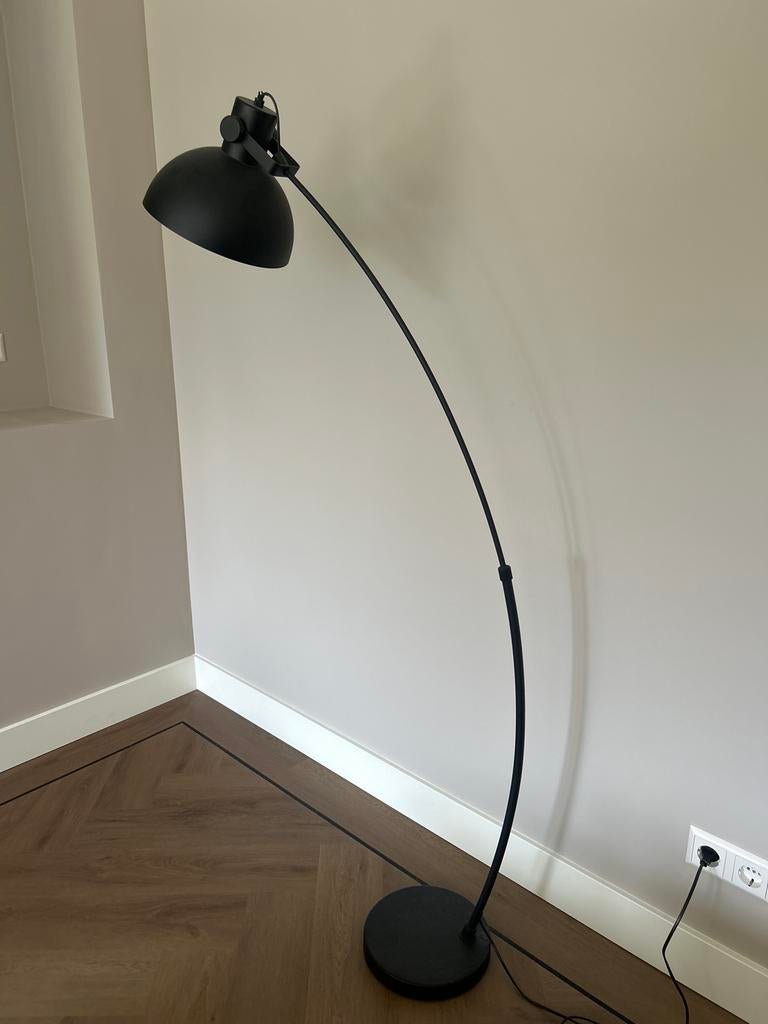 Verstelbare staande lamp metaal zwart - Loods 5, Huis en Inrichting, Lampen | Vloerlampen, Ophalen, Zo goed als nieuw, Metaal