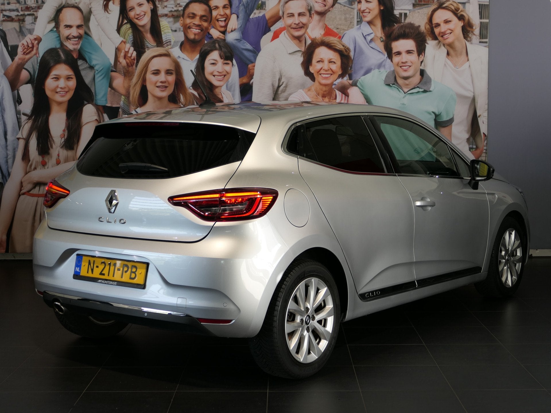 Renault Clio 1.0 TCe Intens | Occasion Lease vanaf €434 p/, Voorwielaandrijving, 1071 kg, Gebruikt, Leder en Stof