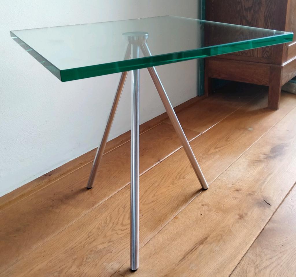 Glazen bijzettafel. Beek Maupertuus. Ontwerper; Henk Vos, Ophalen, Minder dan 45 cm, Gebruikt, Vierkant