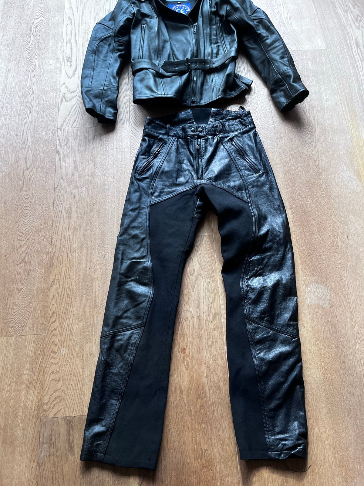 Dames Leren Motorpak (Jas M, Broek D42/UK14) - Soest/Richa, Ophalen of Verzenden, Nieuw zonder kaartje, Dames, Jas | leer