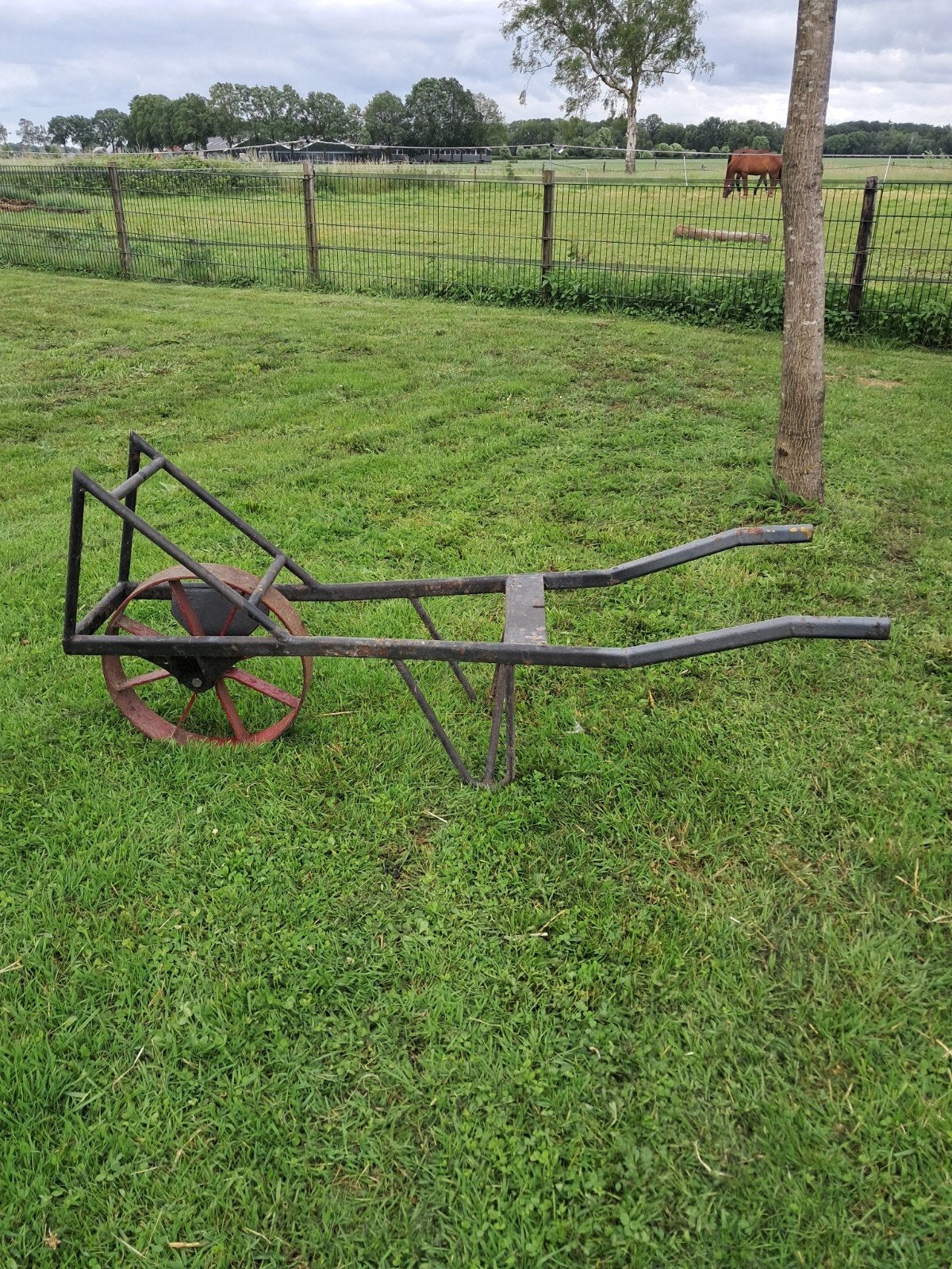 Oude kruiwagen  voor decoratie, Ophalen of Verzenden, Gebruikt