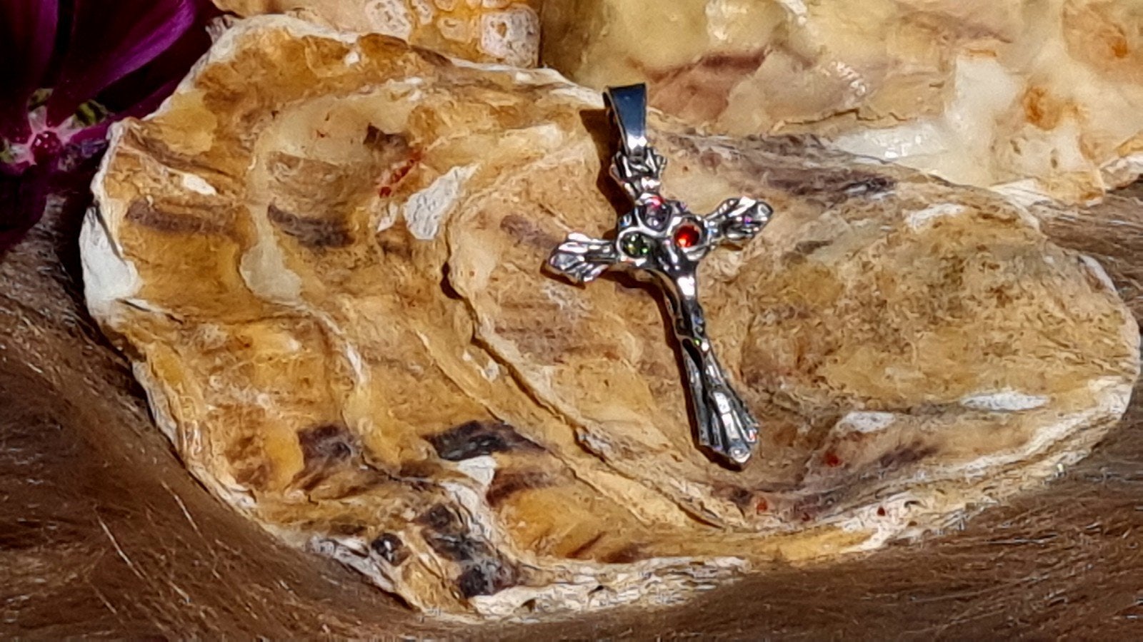 Zilveren Kruis Hanger met 3 Gekleurde Zirconia - 3cm, Nieuw, Ophalen of Verzenden, Zilver, Zilver