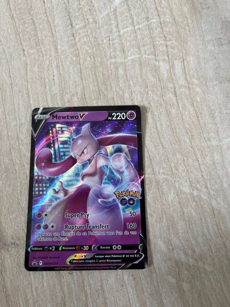 Mewtwo V Pokémon GO SWSH223 Promo Kaart, Ophalen of Verzenden, Zo goed als nieuw, Losse kaart