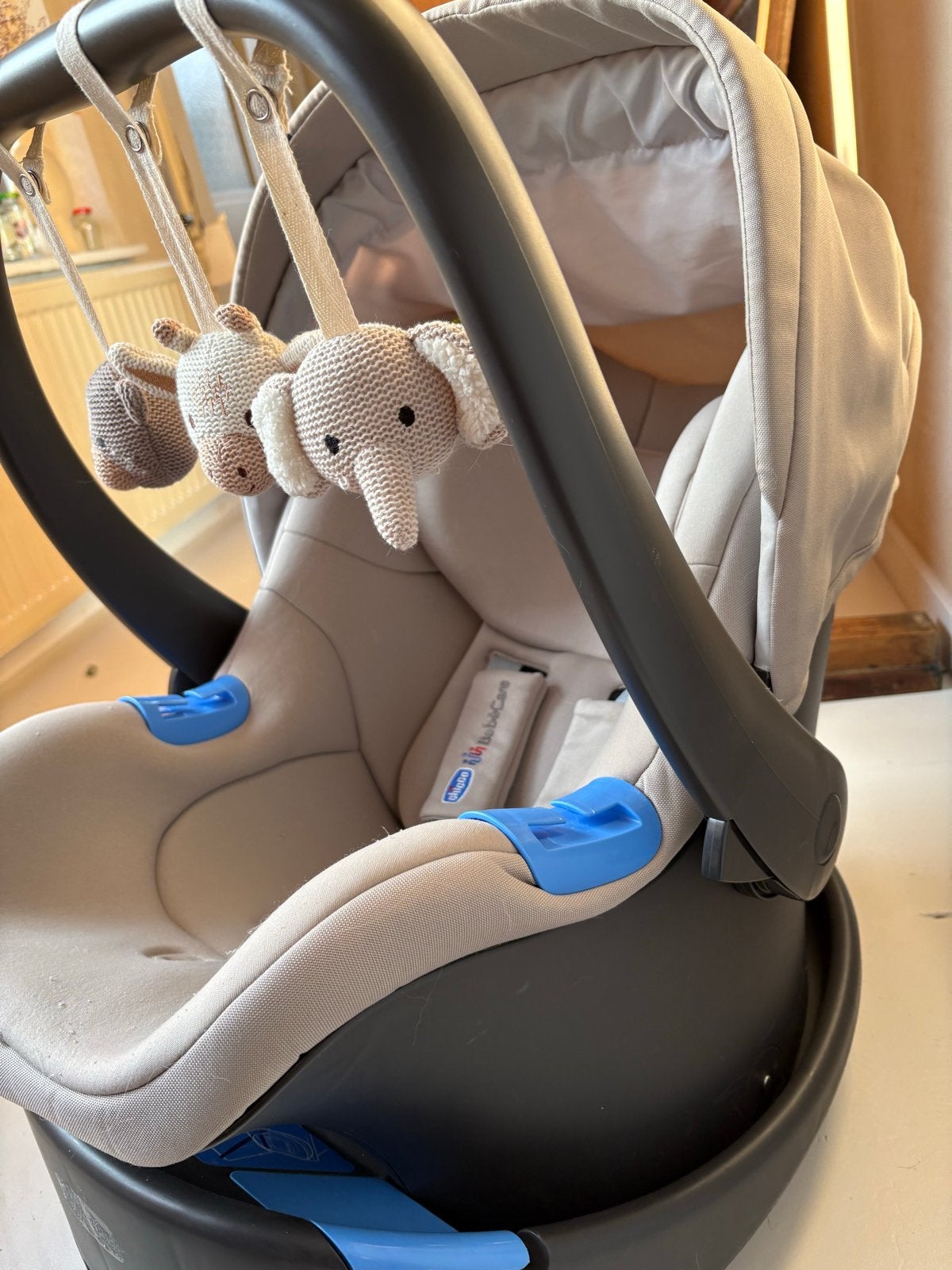 Chicco baby autostoel, Ophalen, Autogordel, Zo goed als nieuw, Chicco