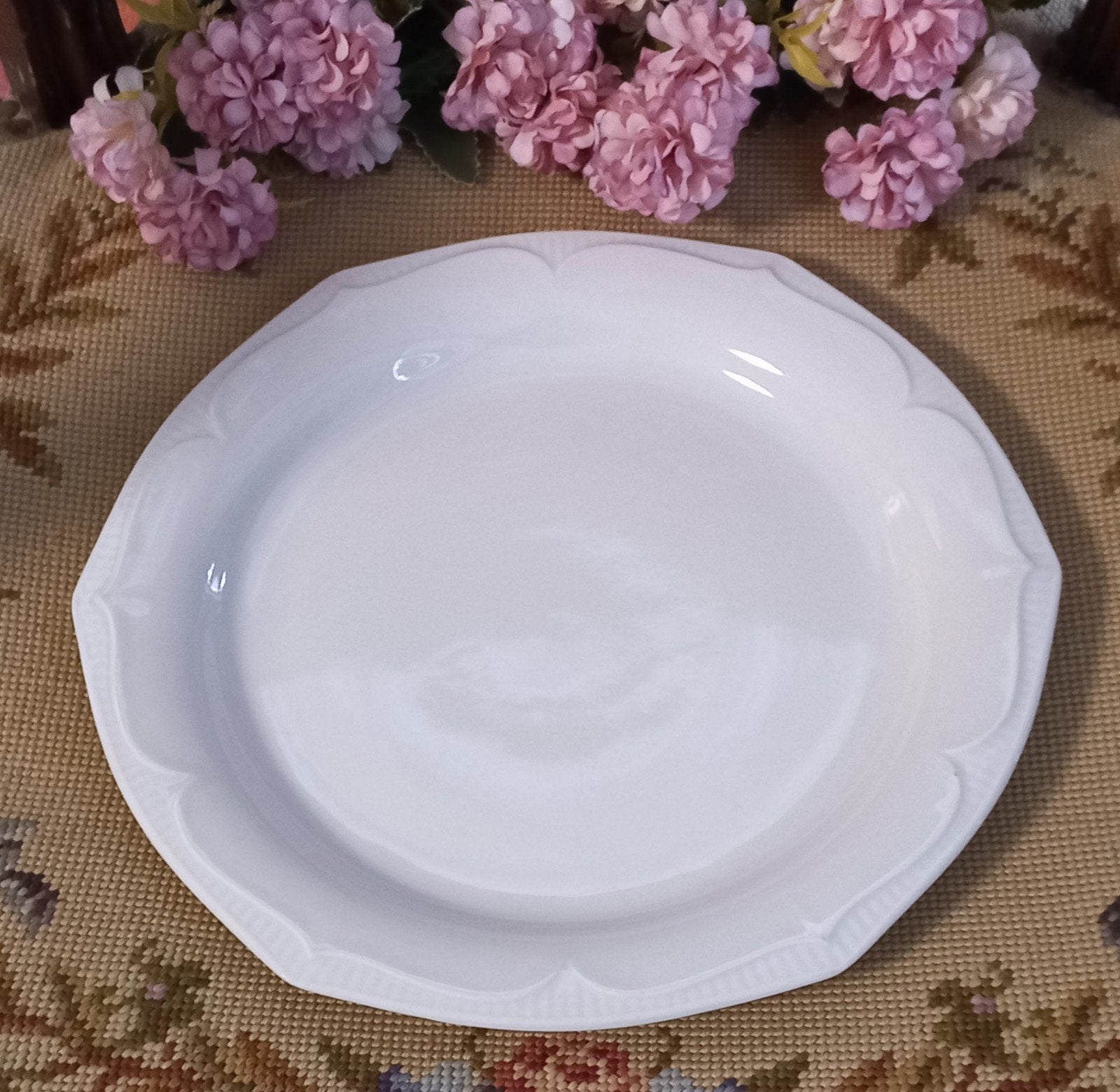 Leuke vintage serveerschaal, wit, 6-hoekig, reliëf, Bavaria, Ophalen of Verzenden, Overige stijlen, Porselein, Schaal of Schalen