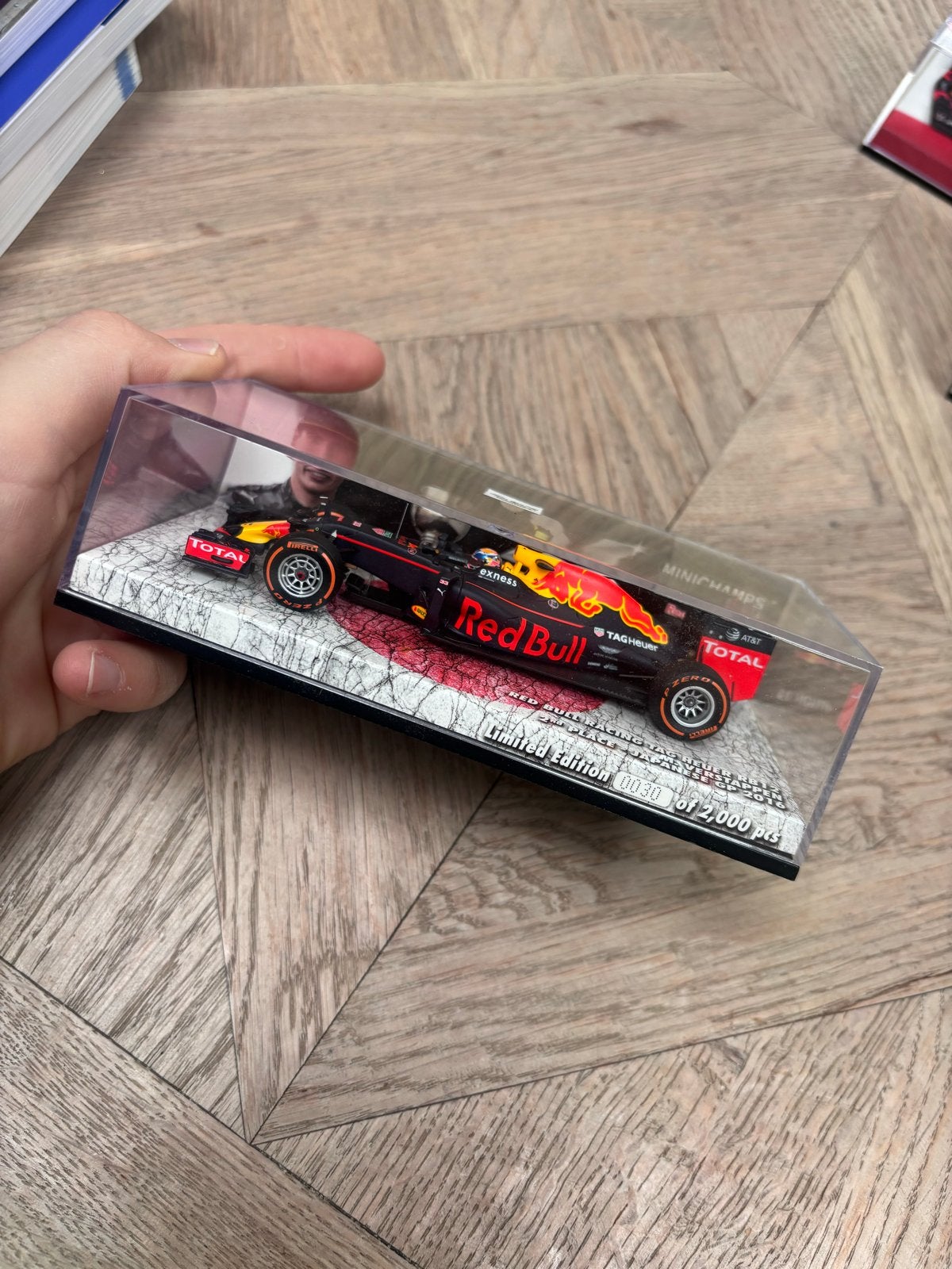 Minichamps Red Bull Racing RB12 Max Verstappen Japan 2016, Ophalen of Verzenden, Zo goed als nieuw, Auto