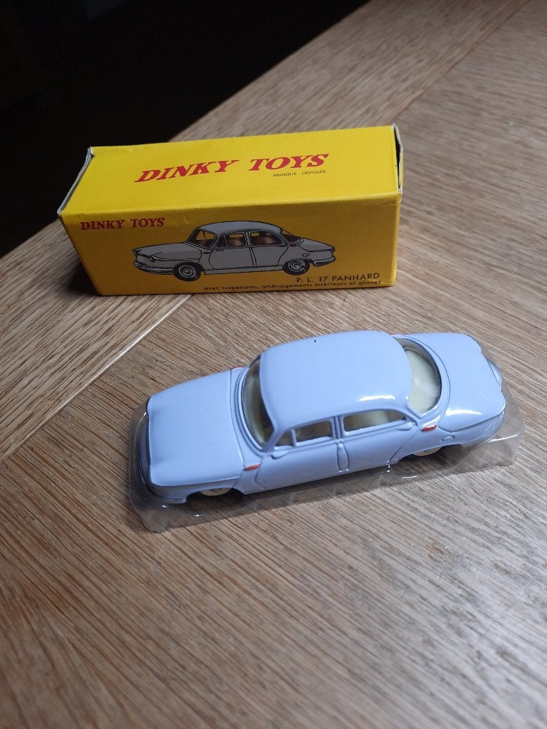 Dinky Toys. 547. P.L. 17 Panhard. Nieuw in doosje, Hobby en Vrije tijd, Modelauto's | 1:43, Ophalen of Verzenden, Nieuw, Auto