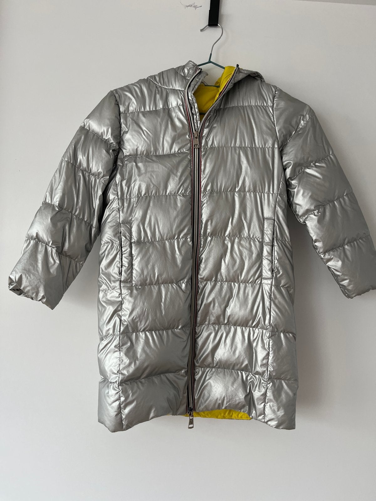 Moncler donsjas zilver/geel voor kinderen 4, Ophalen of Verzenden, Zo goed als nieuw, Jongen of Meisje