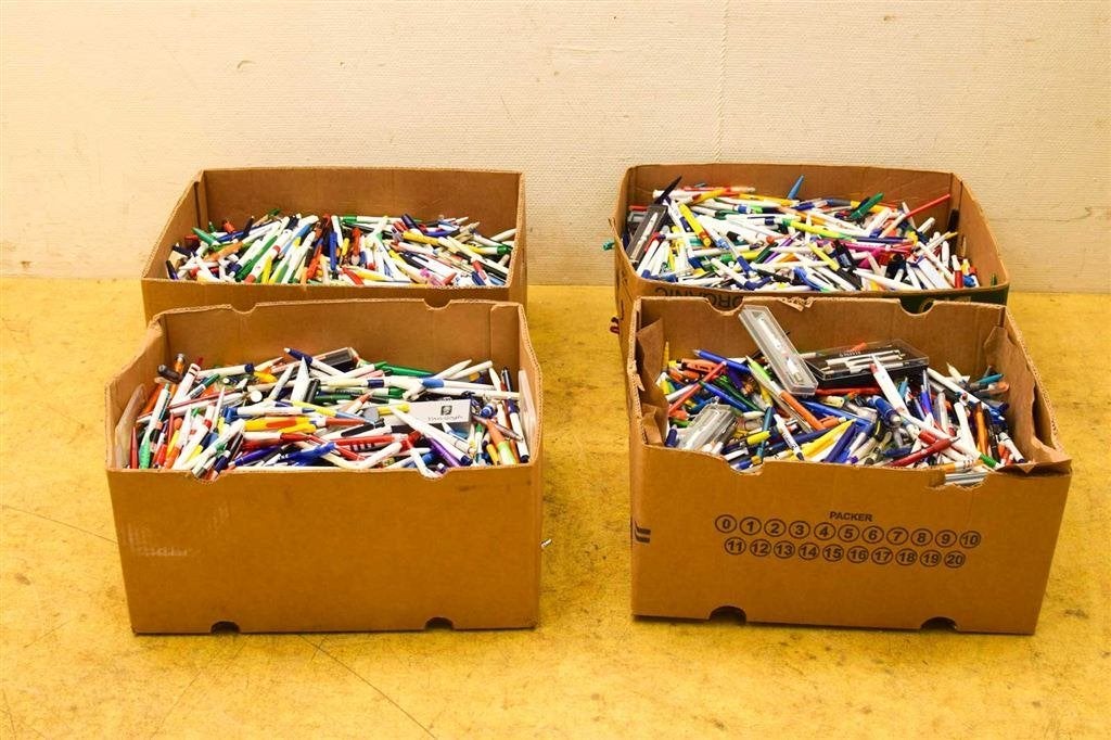 4 stuks Dozen met pennen 49555