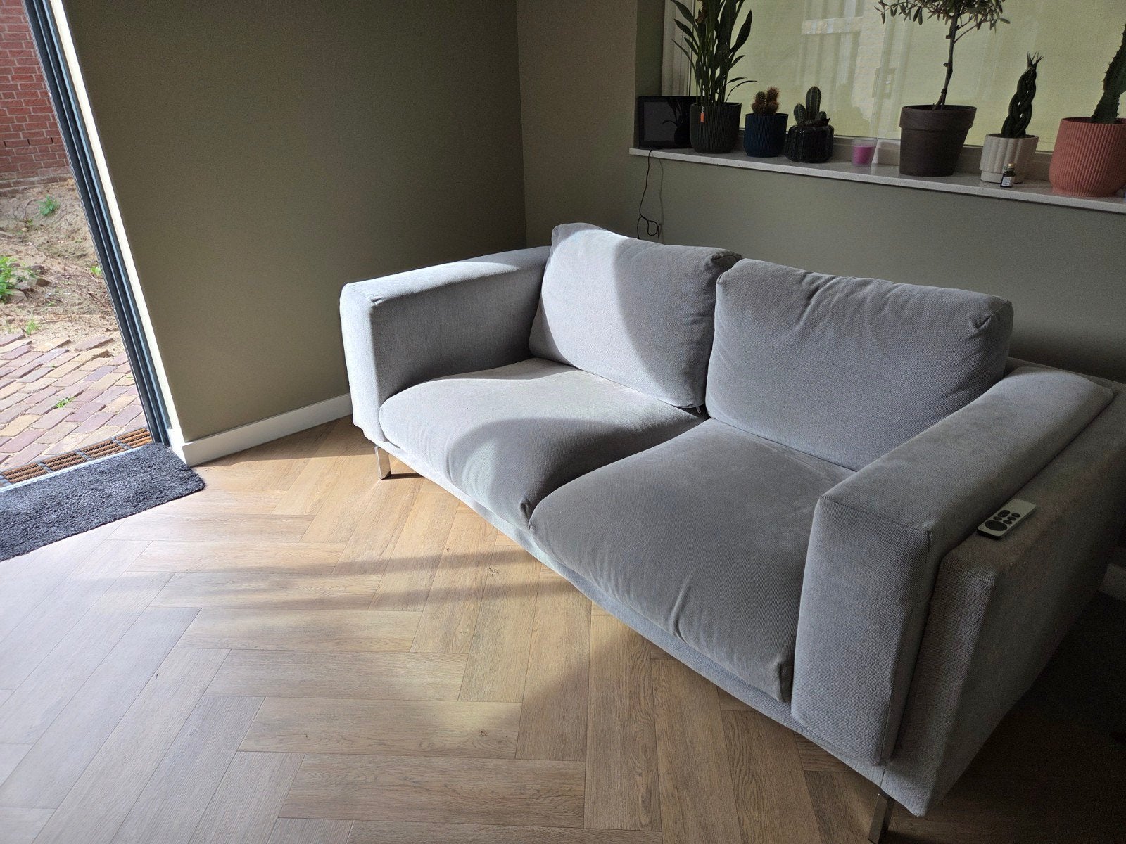 Comfortabele grijze tweezitsbank, Ophalen, Gebruikt, Tweepersoons, 75 tot 100 cm
