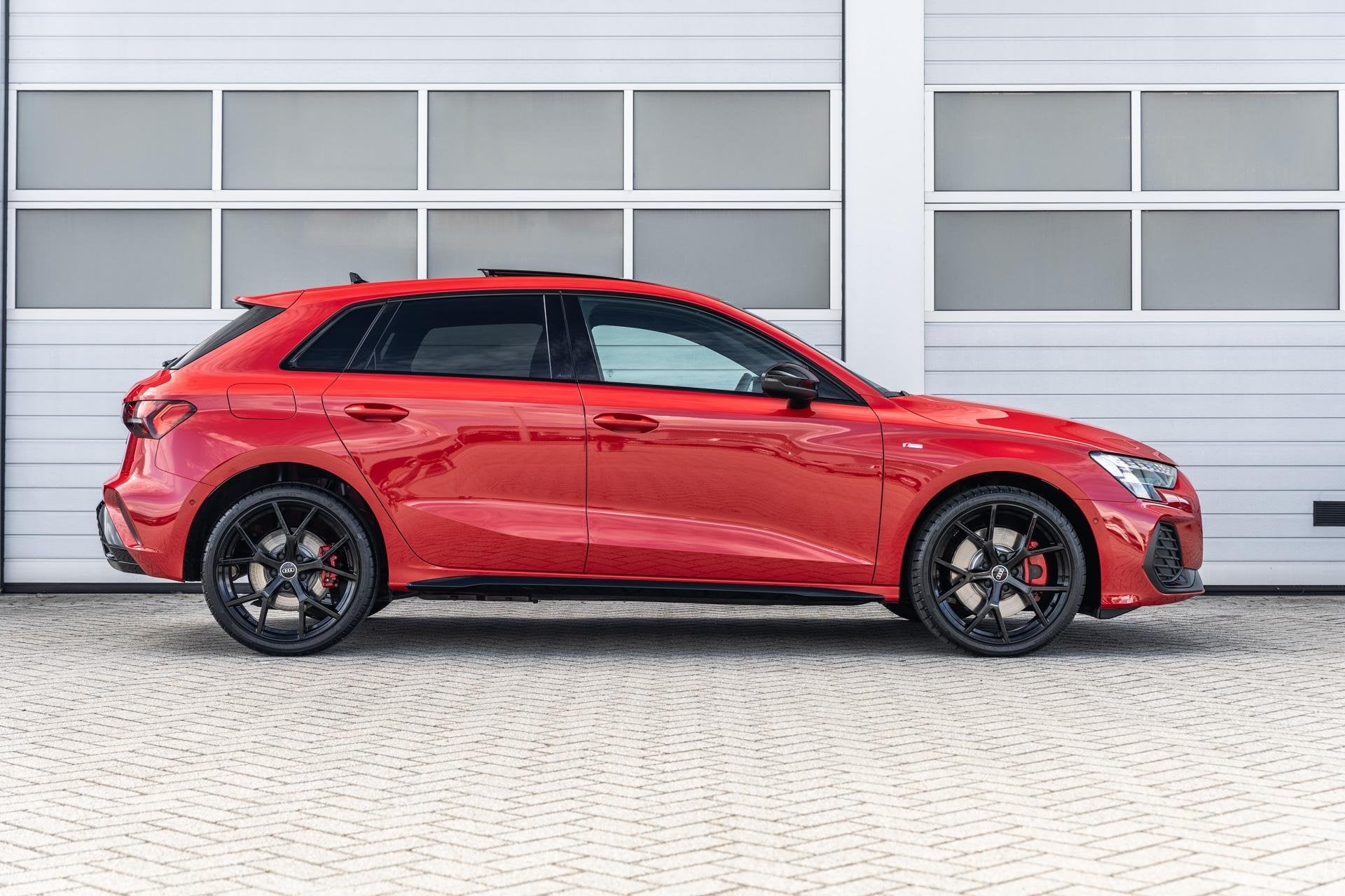 Audi A3 Sportback 45 TFSIe 272pk S edition Competition | Pan, 4 cilinders, 150 min, 26 kWh, Plug-in hybride