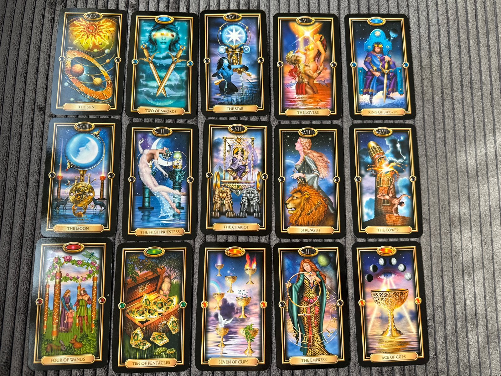 Gilded Tarot card deck & instructie boek, Boeken, Ophalen of Verzenden, Zo goed als nieuw, Tarot of Kaarten leggen, Instructieboek