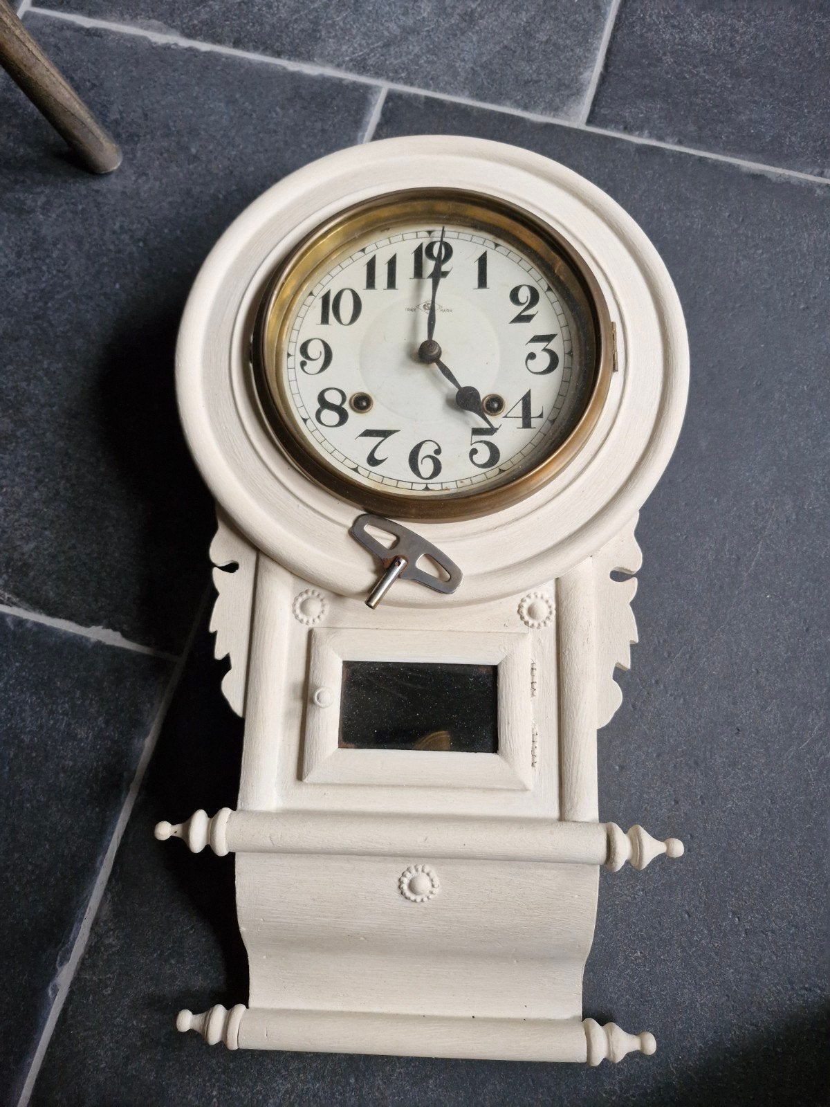 Wandklok., Ophalen