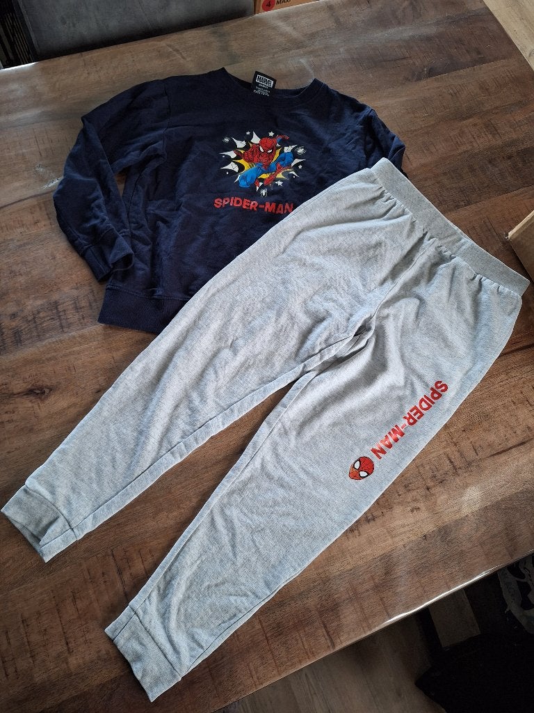 Spiderman joggingpak maat 134/140, Ophalen of Verzenden, Zo goed als nieuw, Jongen, Setje