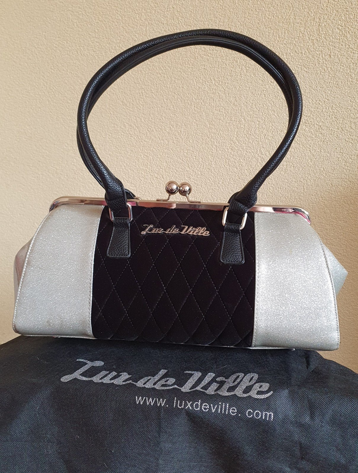 Lux De Ville Tas Zilver Glitter met Zwart Fluweel, Ophalen of Verzenden, Nieuw, Overige kleuren, Schoudertasje