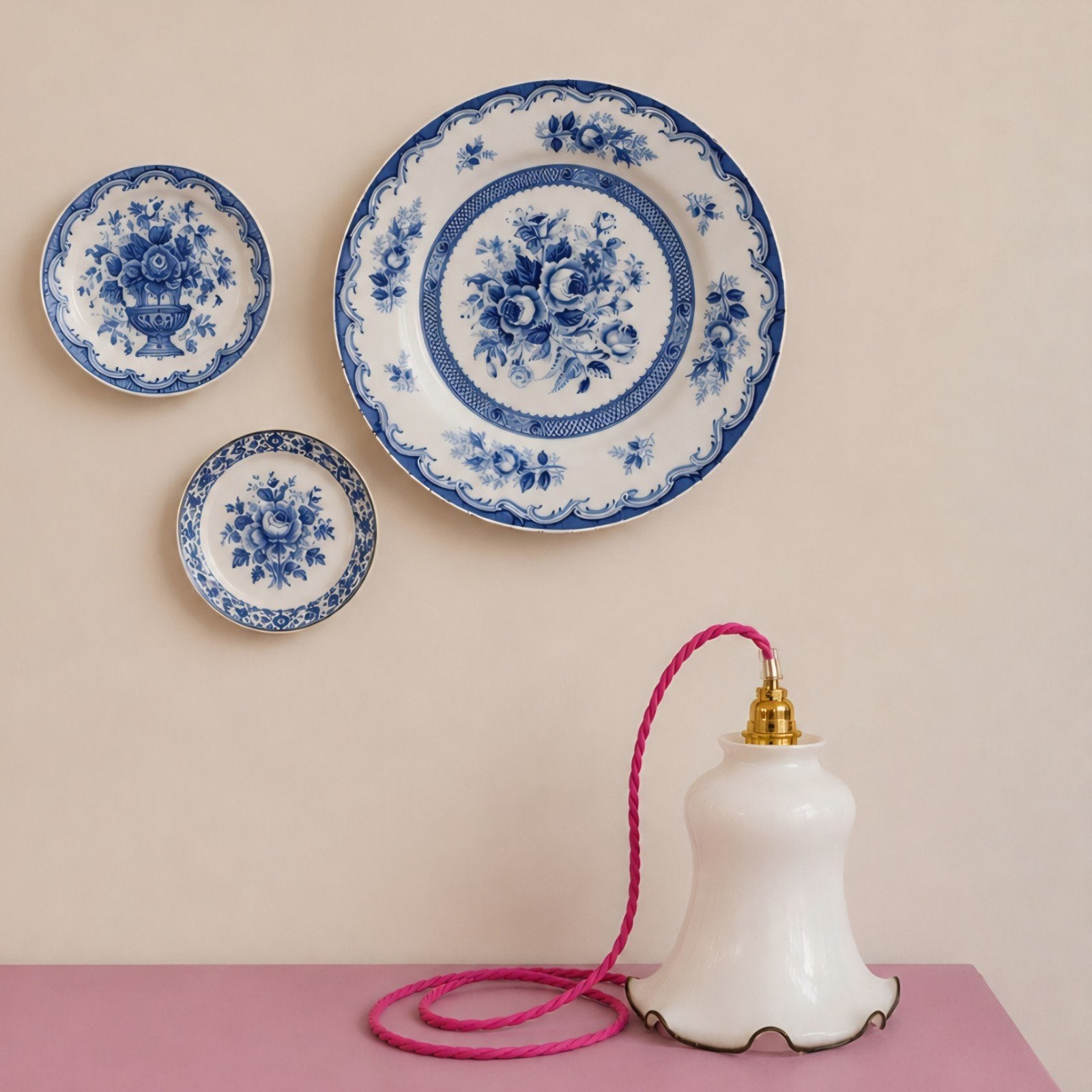 blauw bord met bloemen - wandbord blauw, Ophalen of Verzenden, Poppenhuis