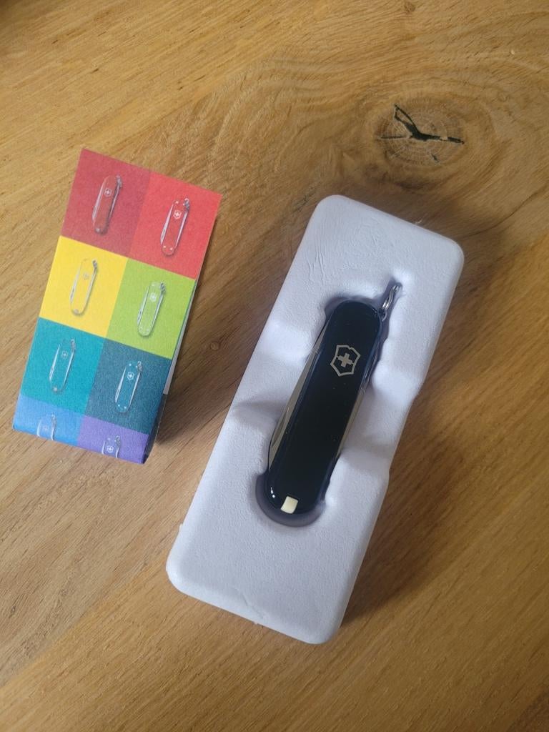 Victorinox classic colors - dark illusion, Ophalen of Verzenden