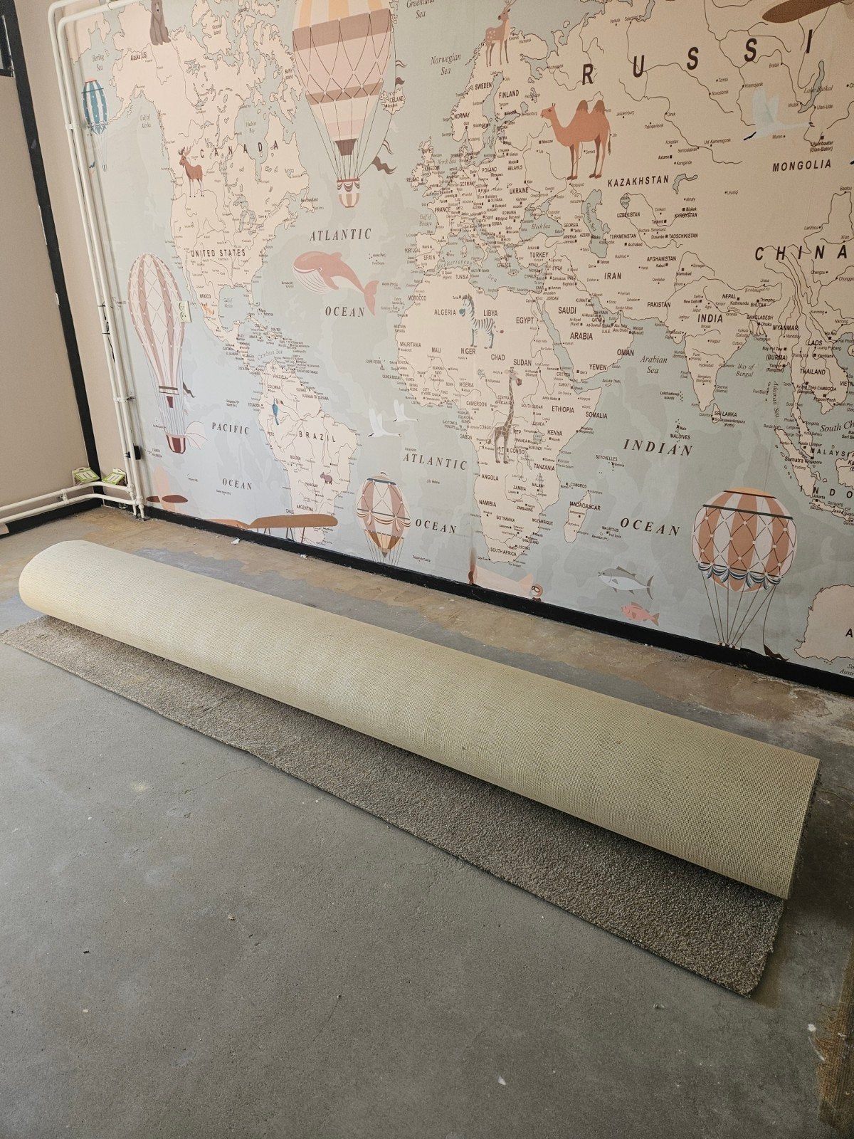 2,8 x 4,5 vloerbedekking taupe/crème, Ophalen, Zo goed als nieuw, Knikarmscherm