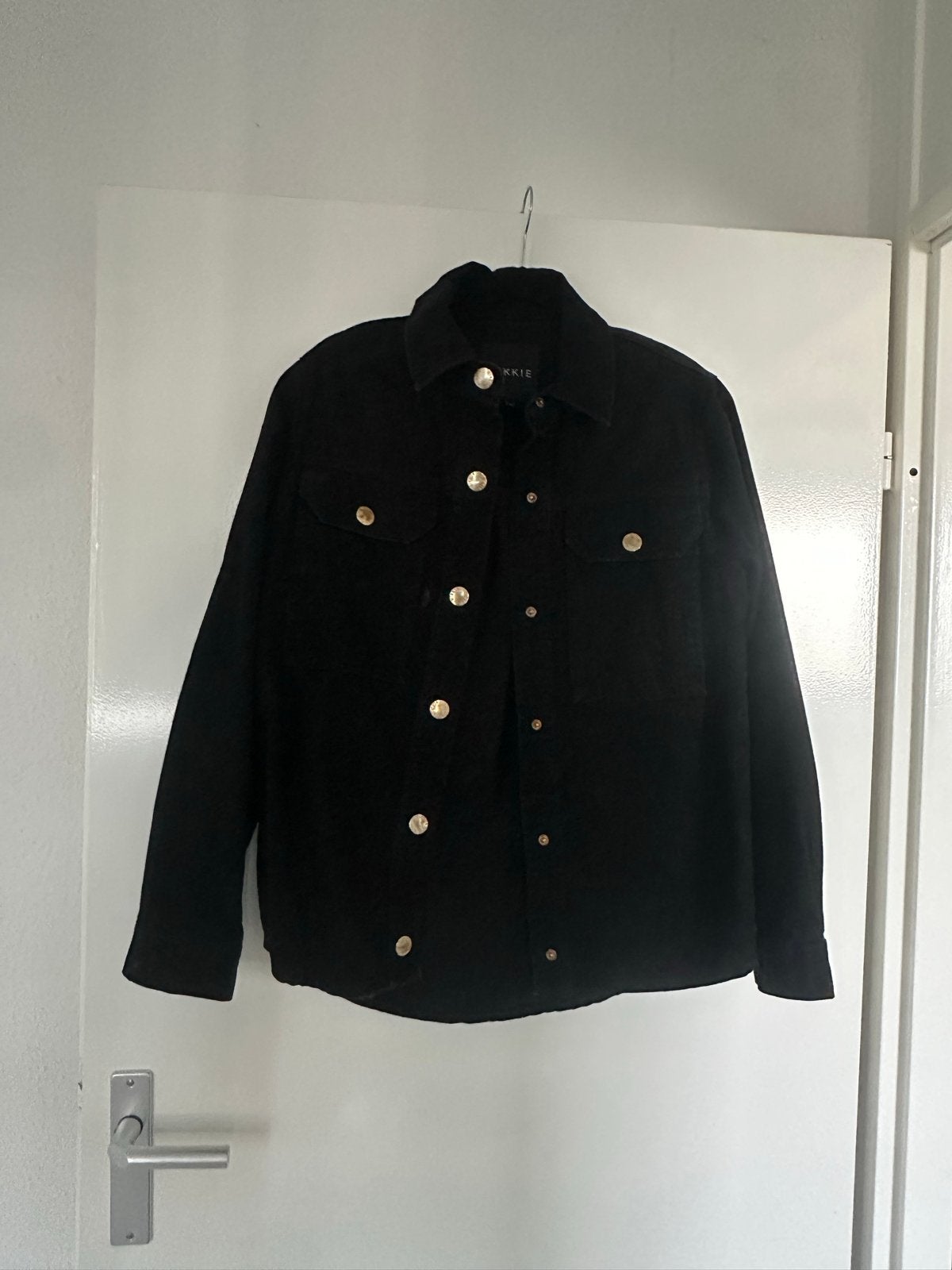 Nikkie spijkerjasje zwart maat 38, Kleding | Dames, Ophalen of Verzenden, Zo goed als nieuw, Maat 38/40 (M), Zwart
