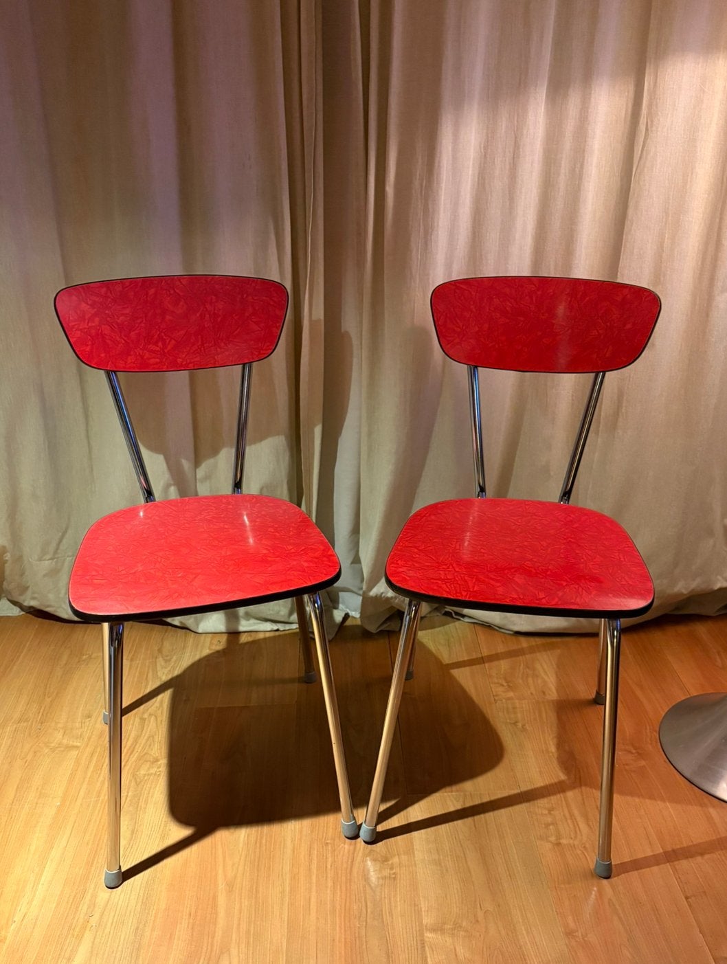 2 x  Rode Formica stoelen | jaren 70 | vintage retro, Huis en Inrichting, Twee, Ophalen of Verzenden, Zo goed als nieuw, Jaren 70, retro