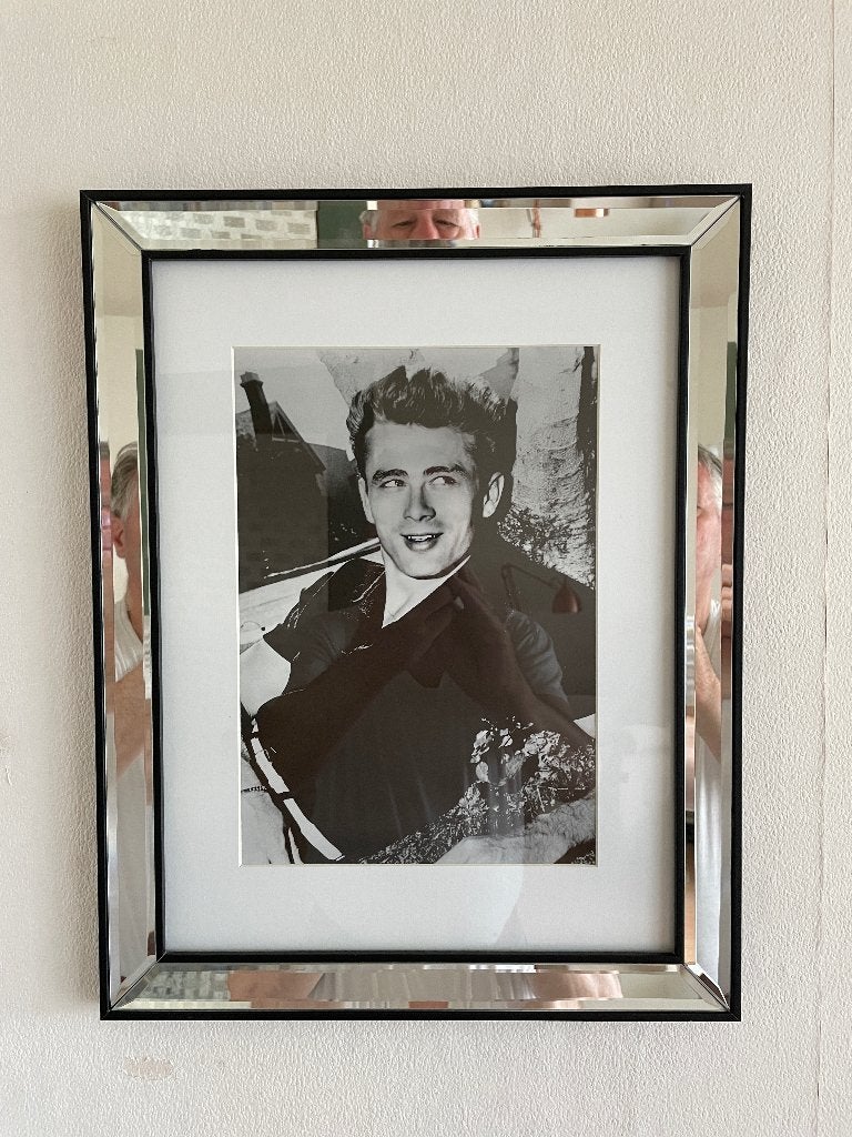 Zwart-wit foto van James Dean in spiegellijst, Minder dan 50 cm, Ophalen of Verzenden, Zo goed als nieuw, Foto of Poster