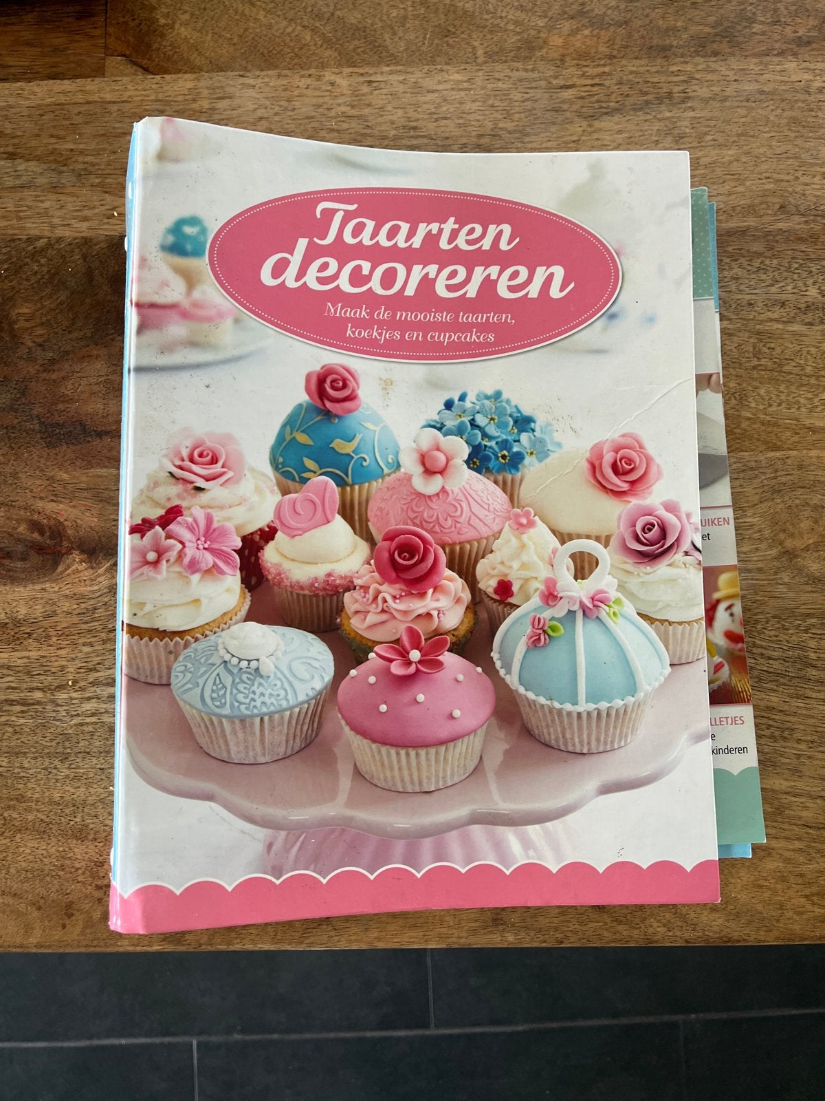 Taarten Decoreren Boek - Maak de mooiste taarten, Hobby en Vrije tijd, Ophalen, Zo goed als nieuw, Taarten of Cupcakes, Boek of Tijdschrift