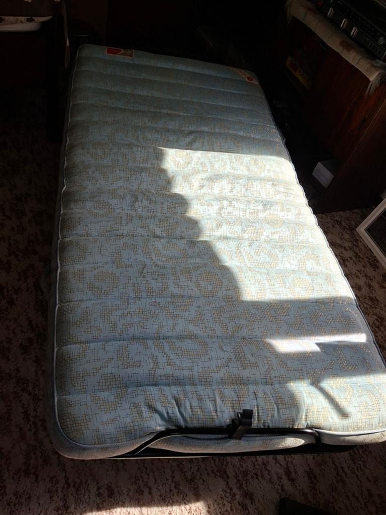 Opklapbaar logeerbed 90x200 cm, Huis en Inrichting, Ophalen, Gebruikt, 90 cm, Eenpersoons