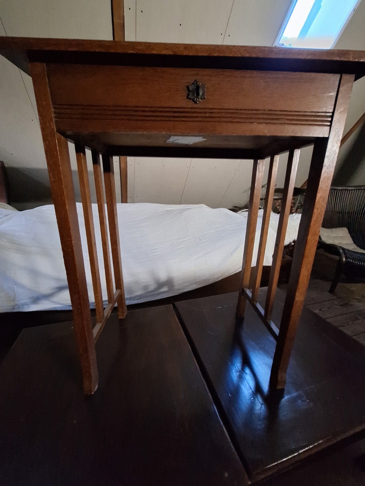 Antieke houten bijzettafel met opbergvakken, Antiek en Kunst, Ophalen