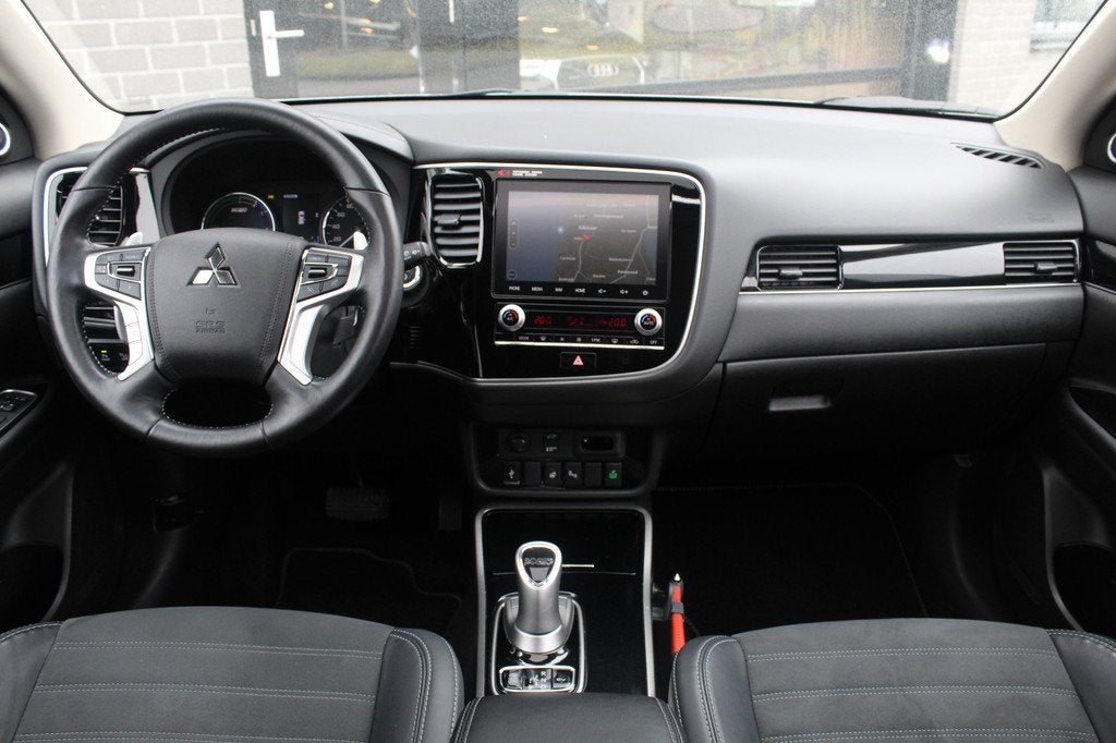 Mitsubishi Outlander 2.4 PHEV Intense+ / Carplay / Schuifdak, Auto's, Mitsubishi, Automaat, 135 pk, 4 cilinders, 120 €/maand