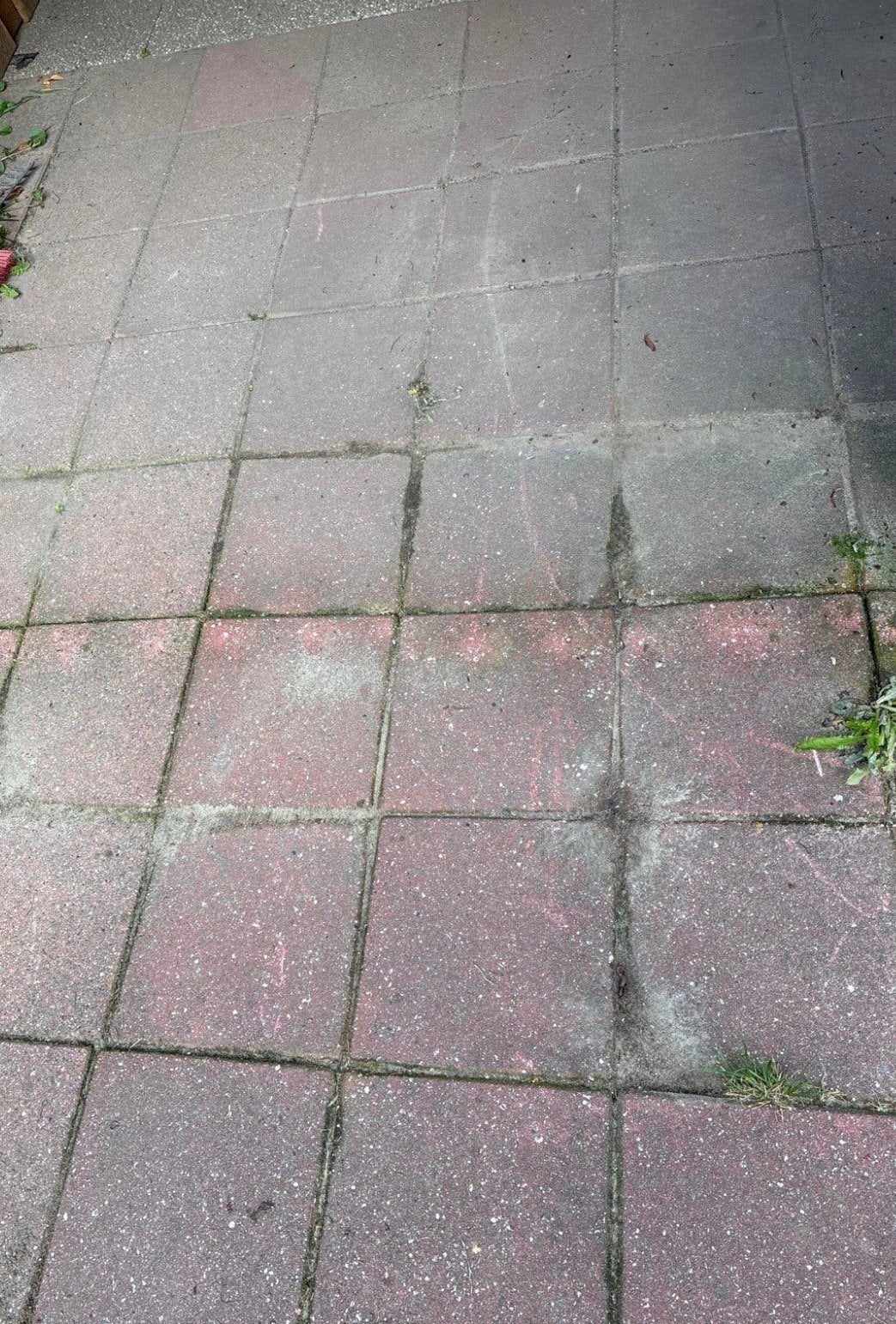 Gratis af te halen: Gebruikte 30x30 tegels (grijs/rood), Gebruikt, 20 tot 40 cm, Vloertegels, 5 tot 10 m²