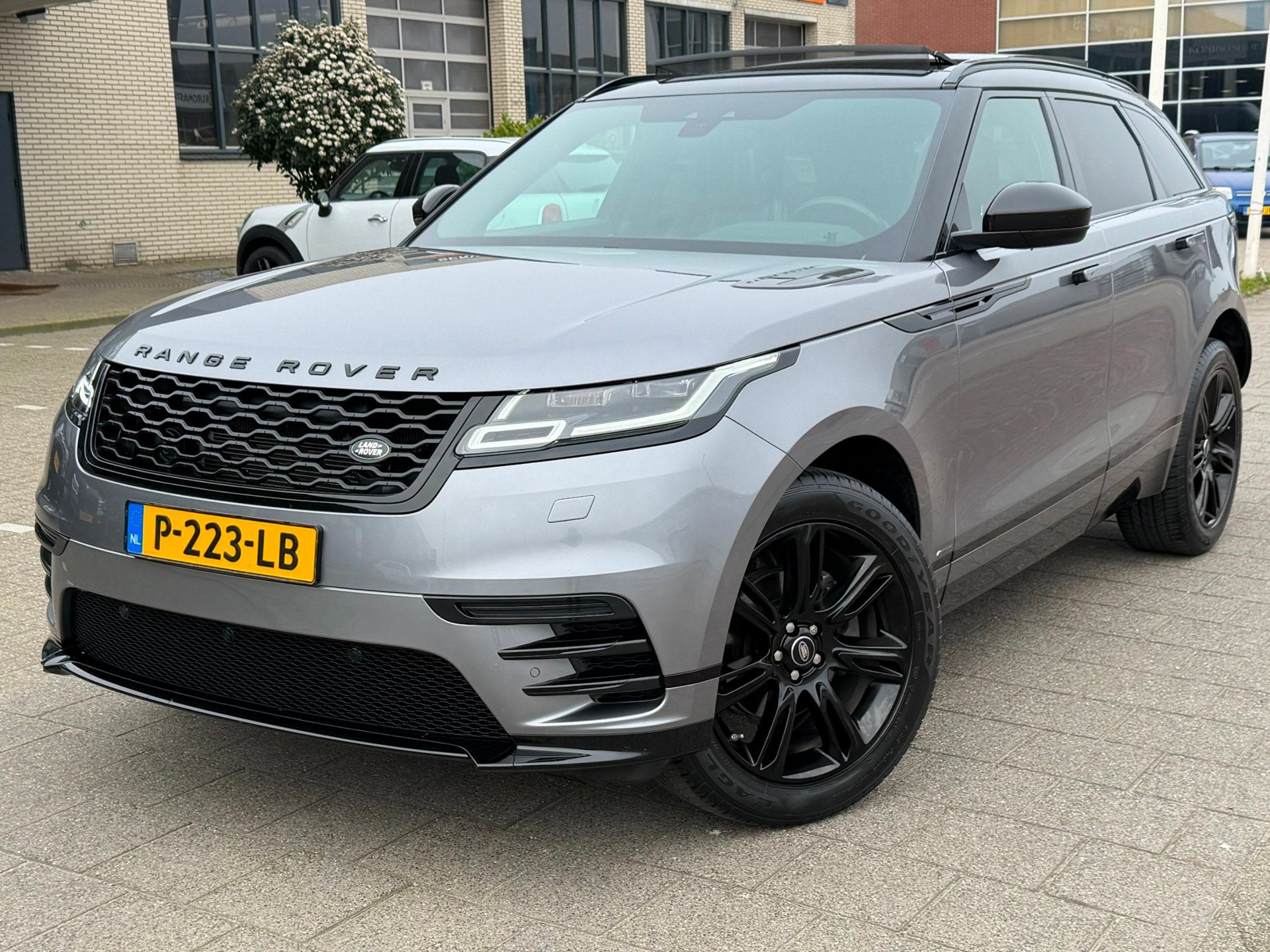 Land Rover Range Rover Velar 2.0 P250 Turbo AWD SE, Auto's, Gebruikt, Euro 6, 4 cilinders, Range Rover Velar