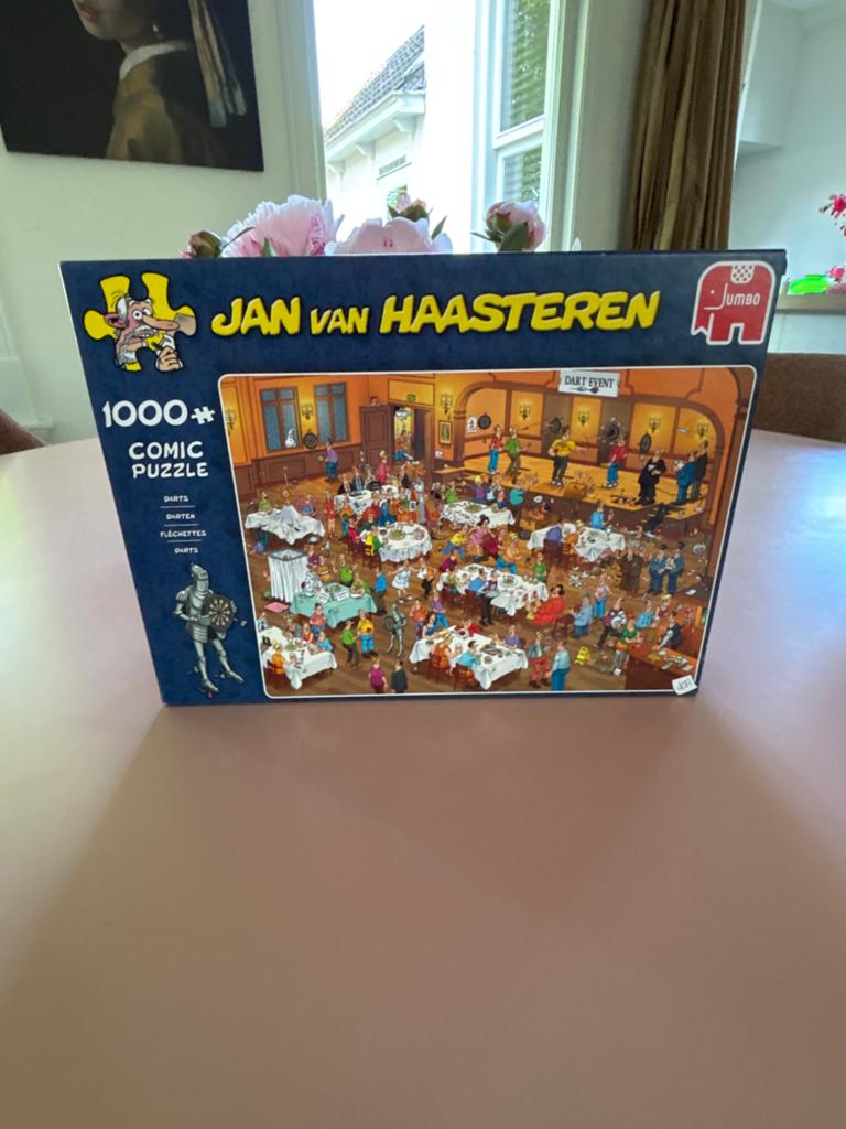 Jan van Haasteren Darts Event Legpuzzel 1000 stukjes, Ophalen of Verzenden, 500 t/m 1500 stukjes, Zo goed als nieuw, Legpuzzel