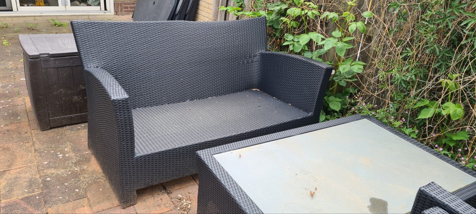 Wicker loungeset met tafel en kussens, Ophalen, 4 zitplaatsen, Gebruikt, Bank
